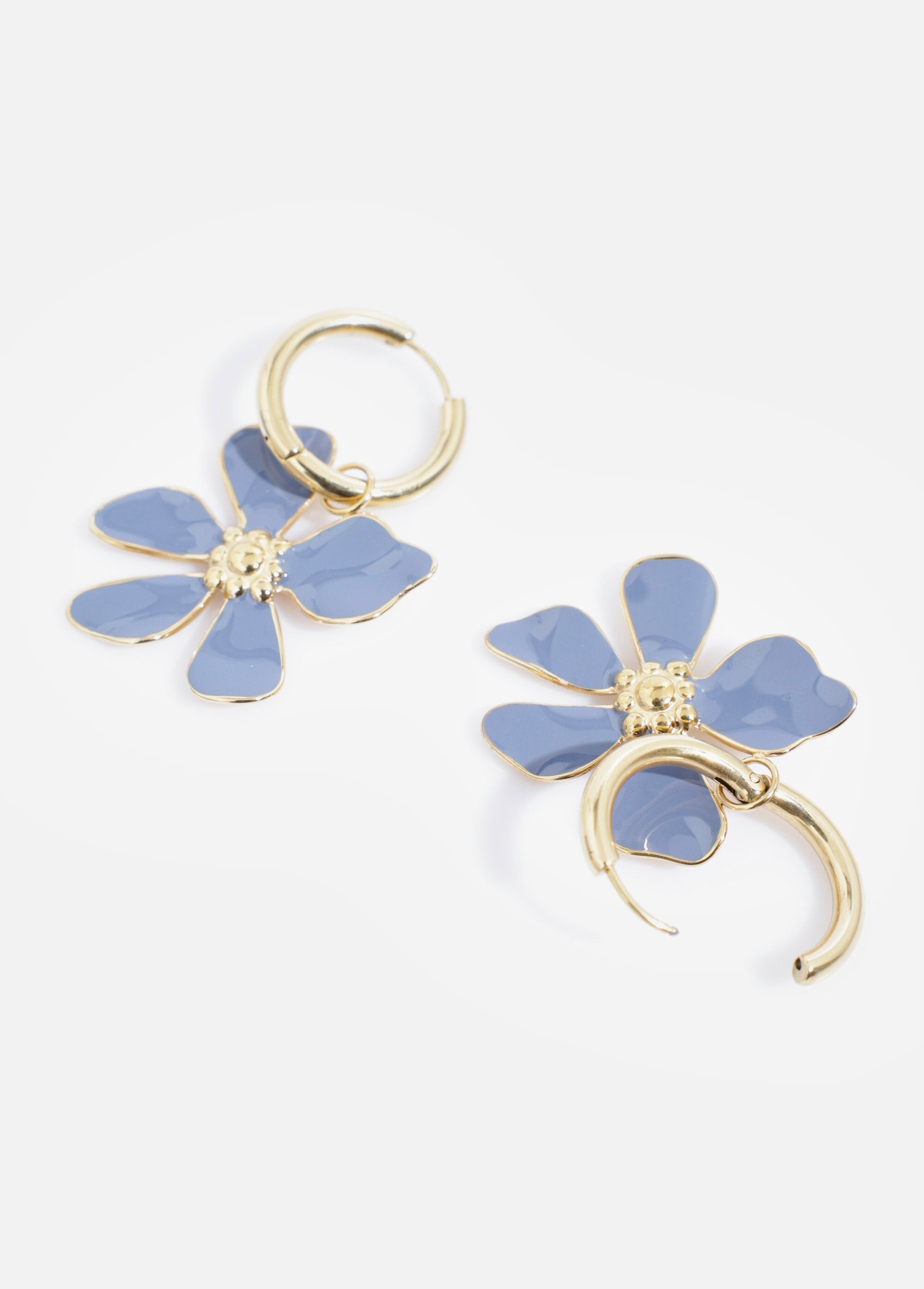 Azure_flower_motif_earrings_in_stainless_steel_Gold_and_blue_DE1_slim