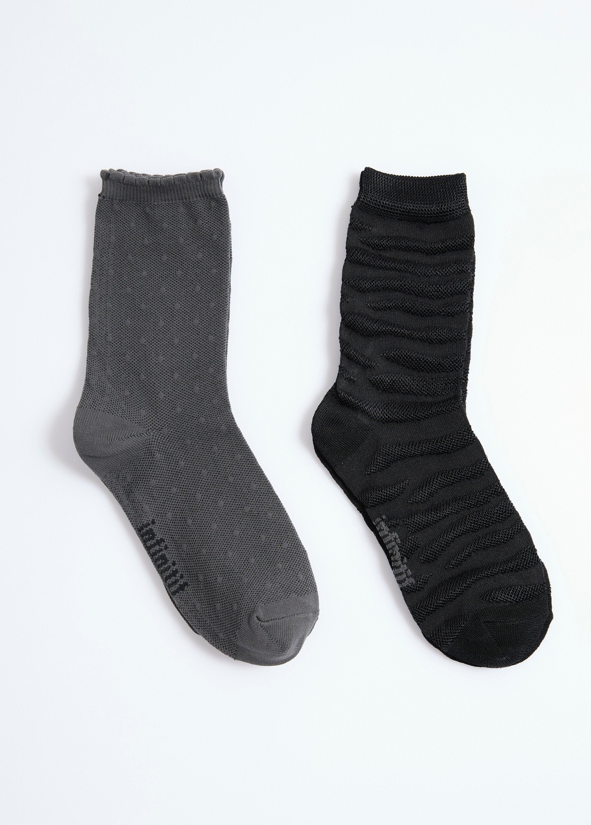 Thin_socks_with_assorted_patterns_Black_and_gray_DE1_slim