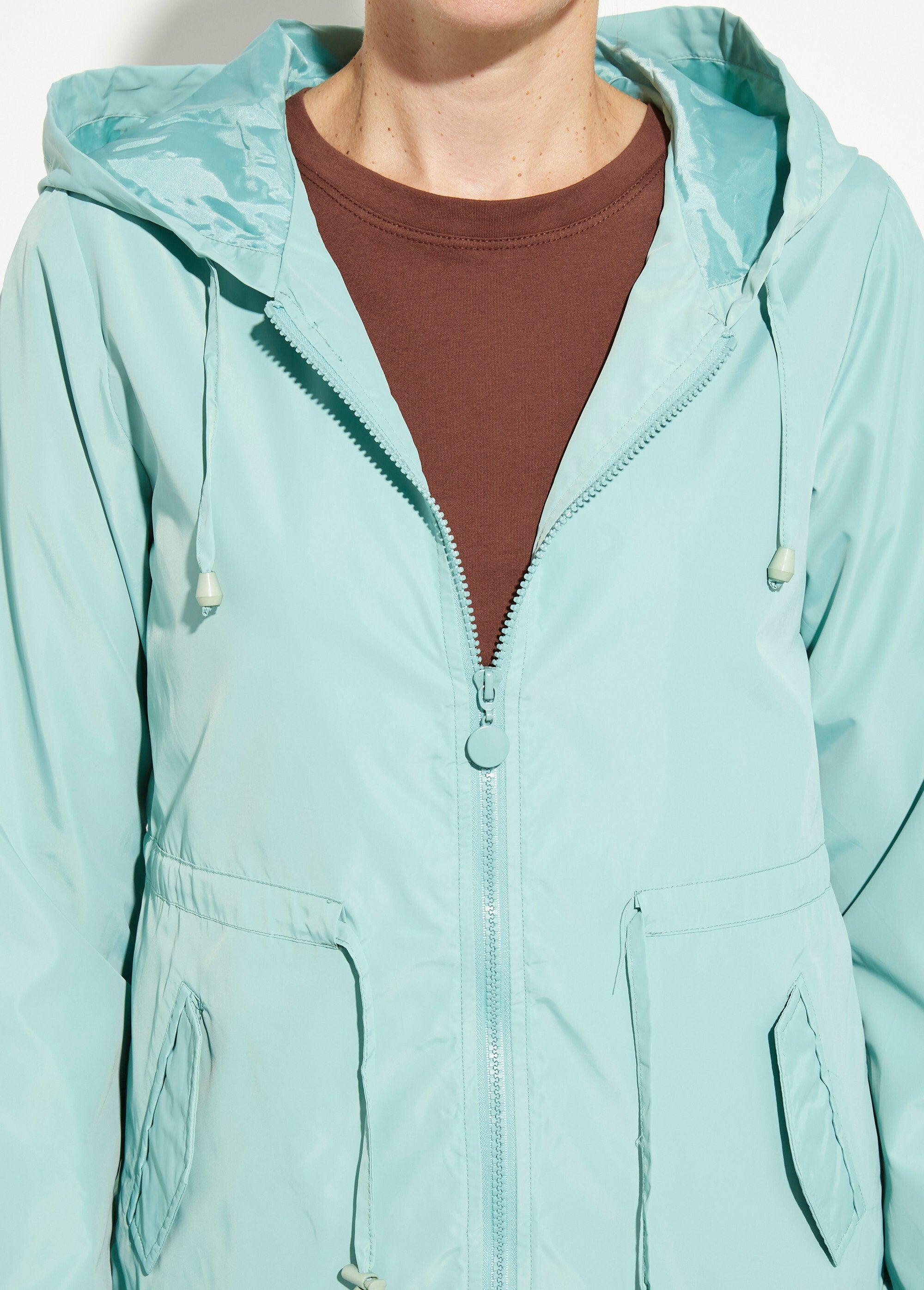 Windbreaker_with_hood_and_fitted_waist_water_green_DE1_slim