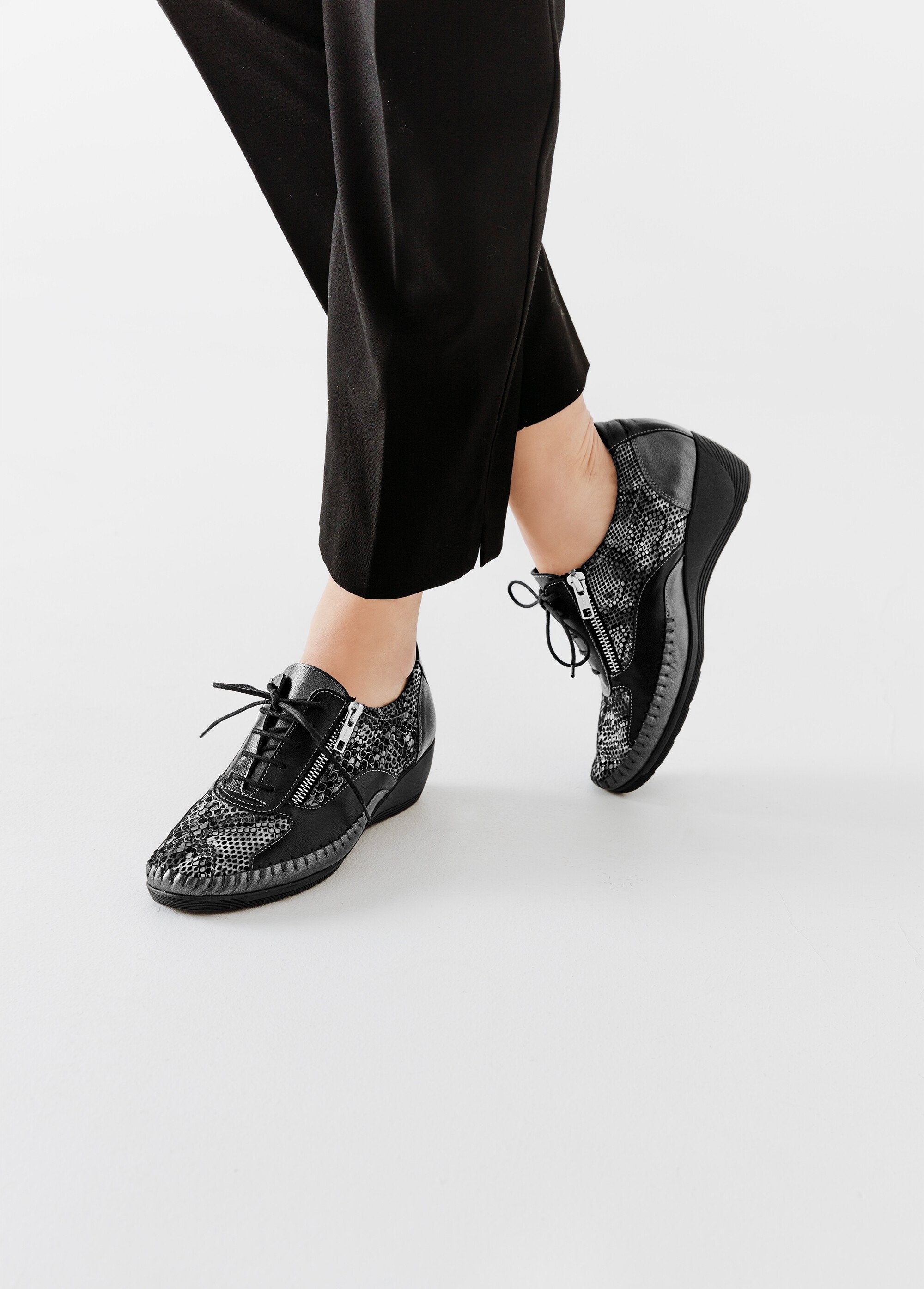 Leather_derbies_with_zip_and_lacing_effect_Black_SF1_slim