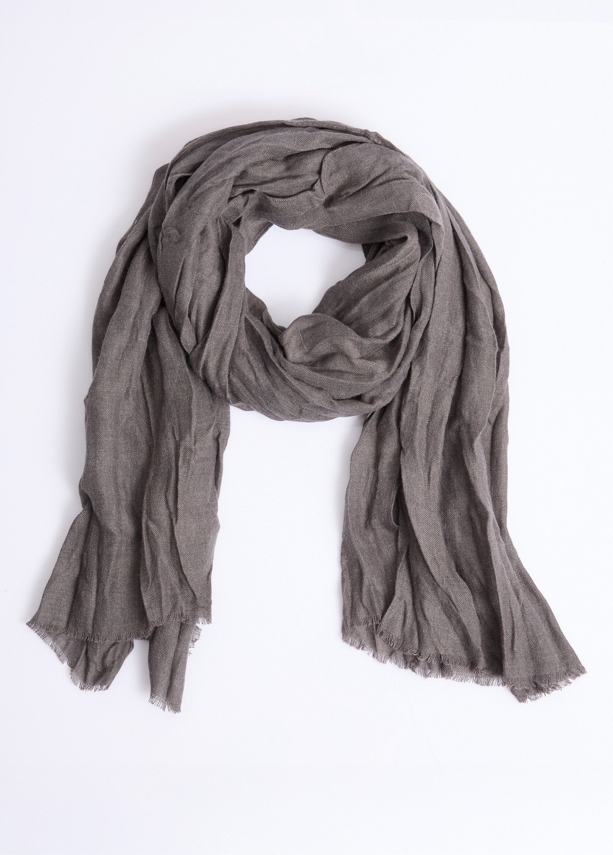 Shemagh-style_scarf_with_small_fringes_Gray_DE1_slim