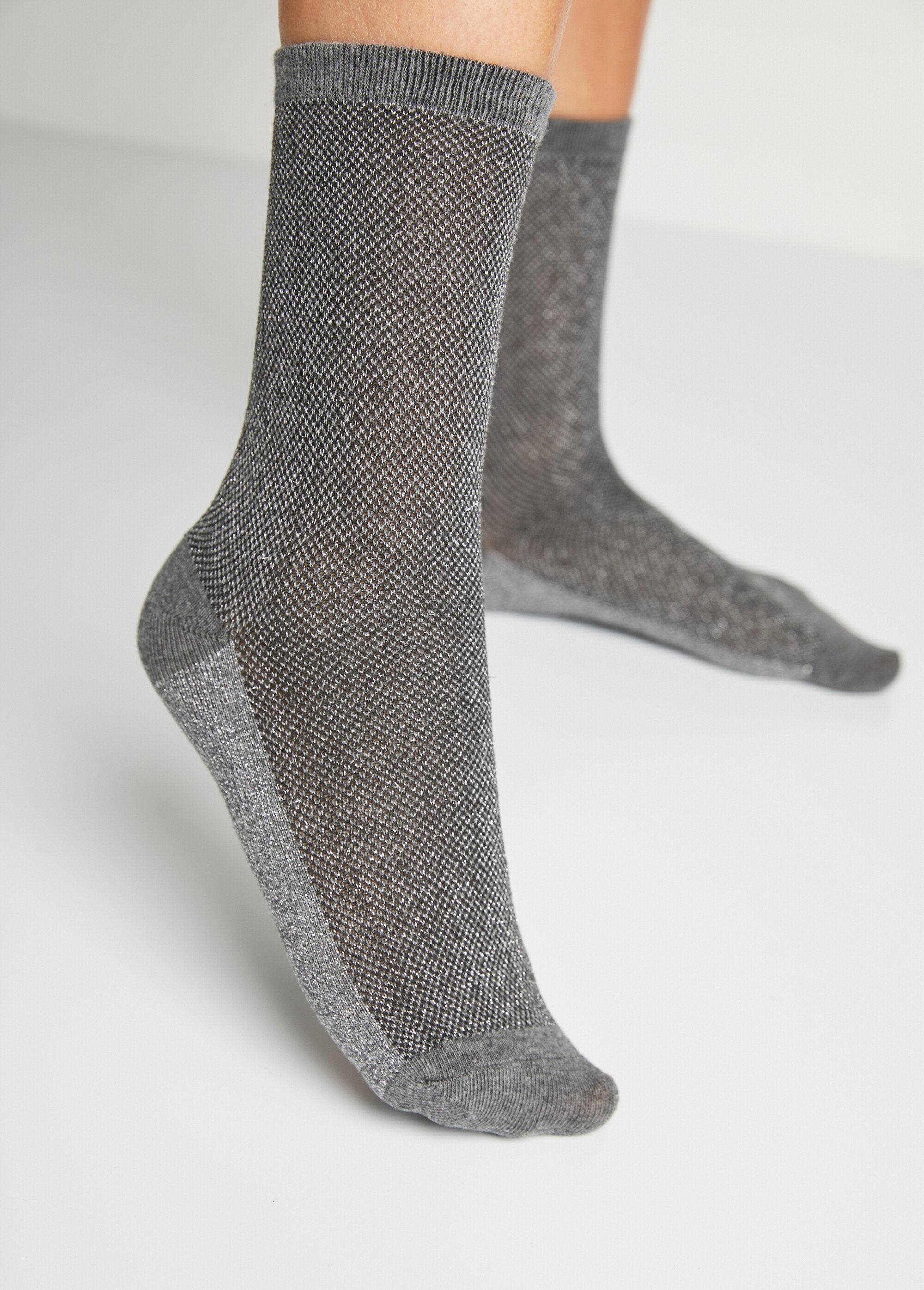 Fancy_lurex_mesh_socks_Gray_lot2_DE1_slim