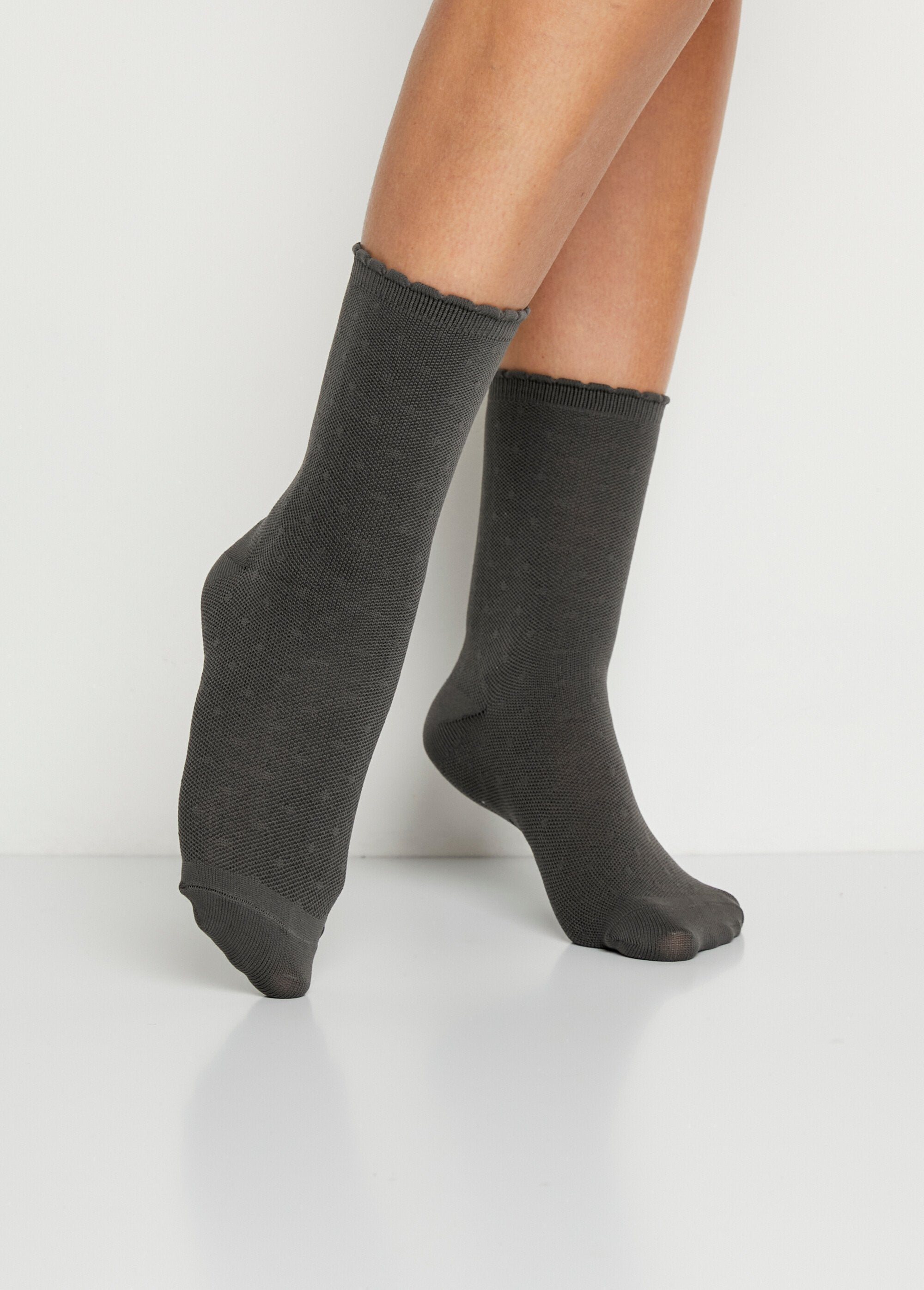 Thin_socks_with_tone-on-tone_patterns_Black_and_gray_ass_lot_2_FA1_slim