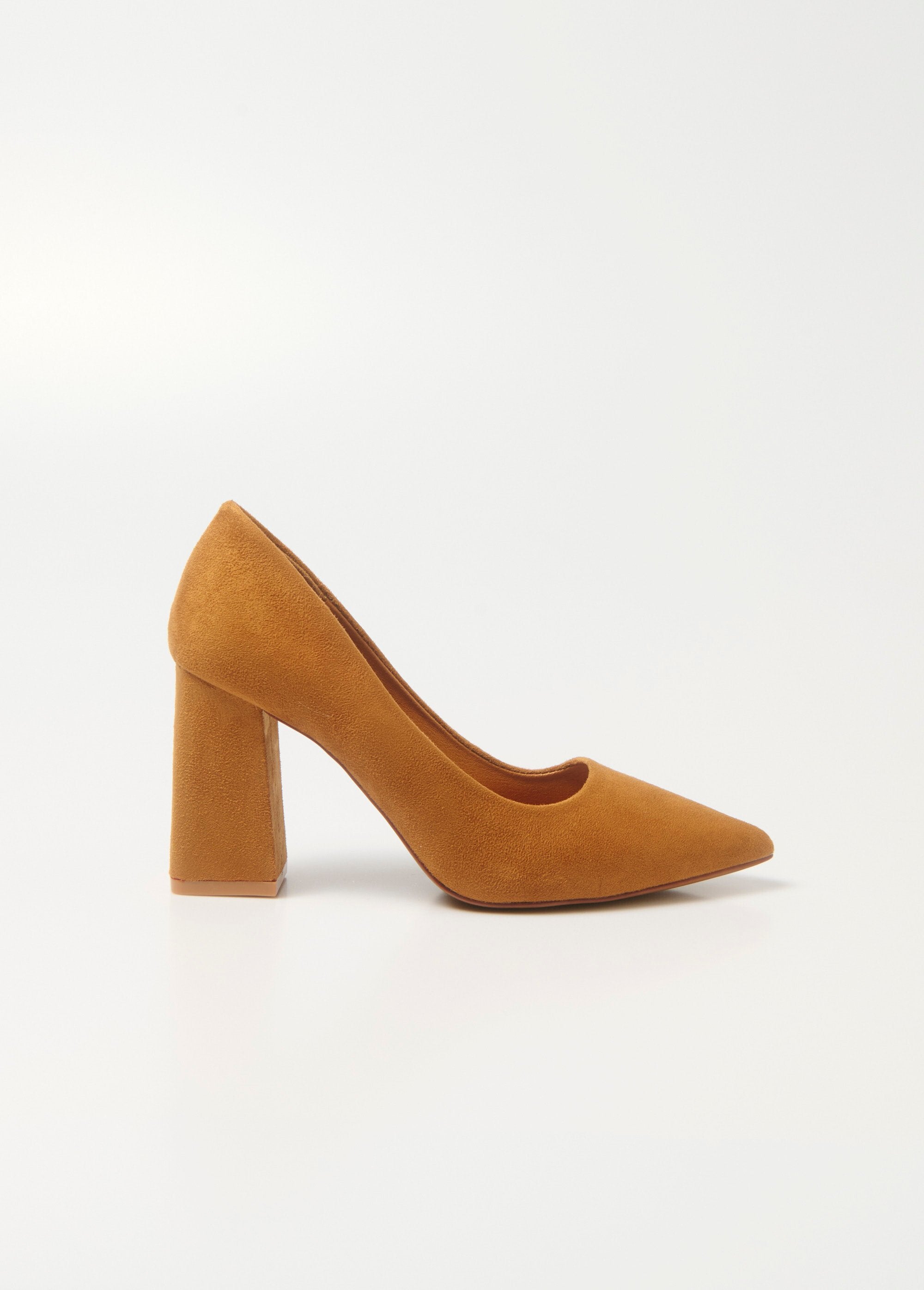 High_heel_pump_with_wide_suede_finish_camel_DR1_slim