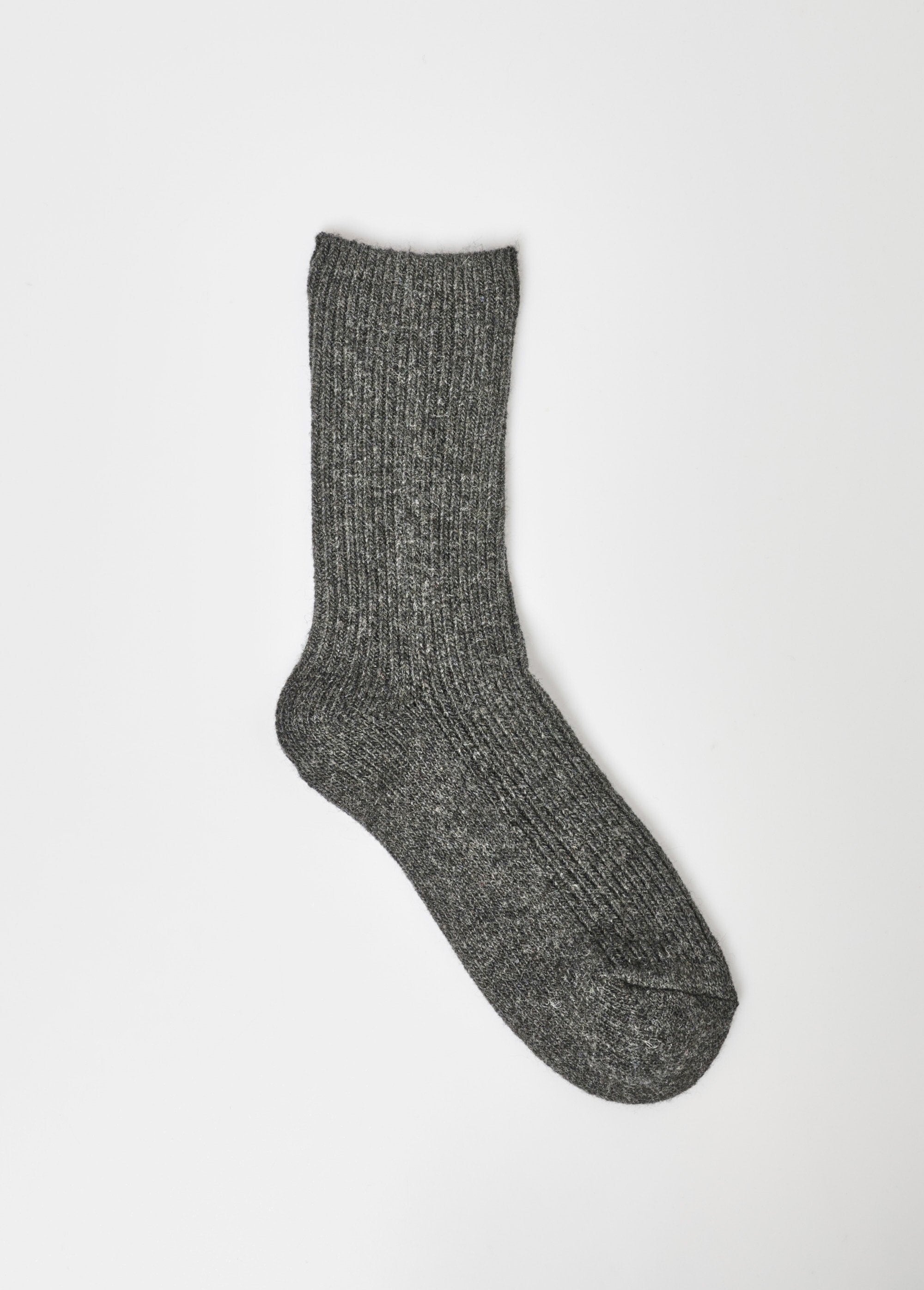 Pair_of_fine_ribbed_wool_socks_Dark_gray_DE1_slim