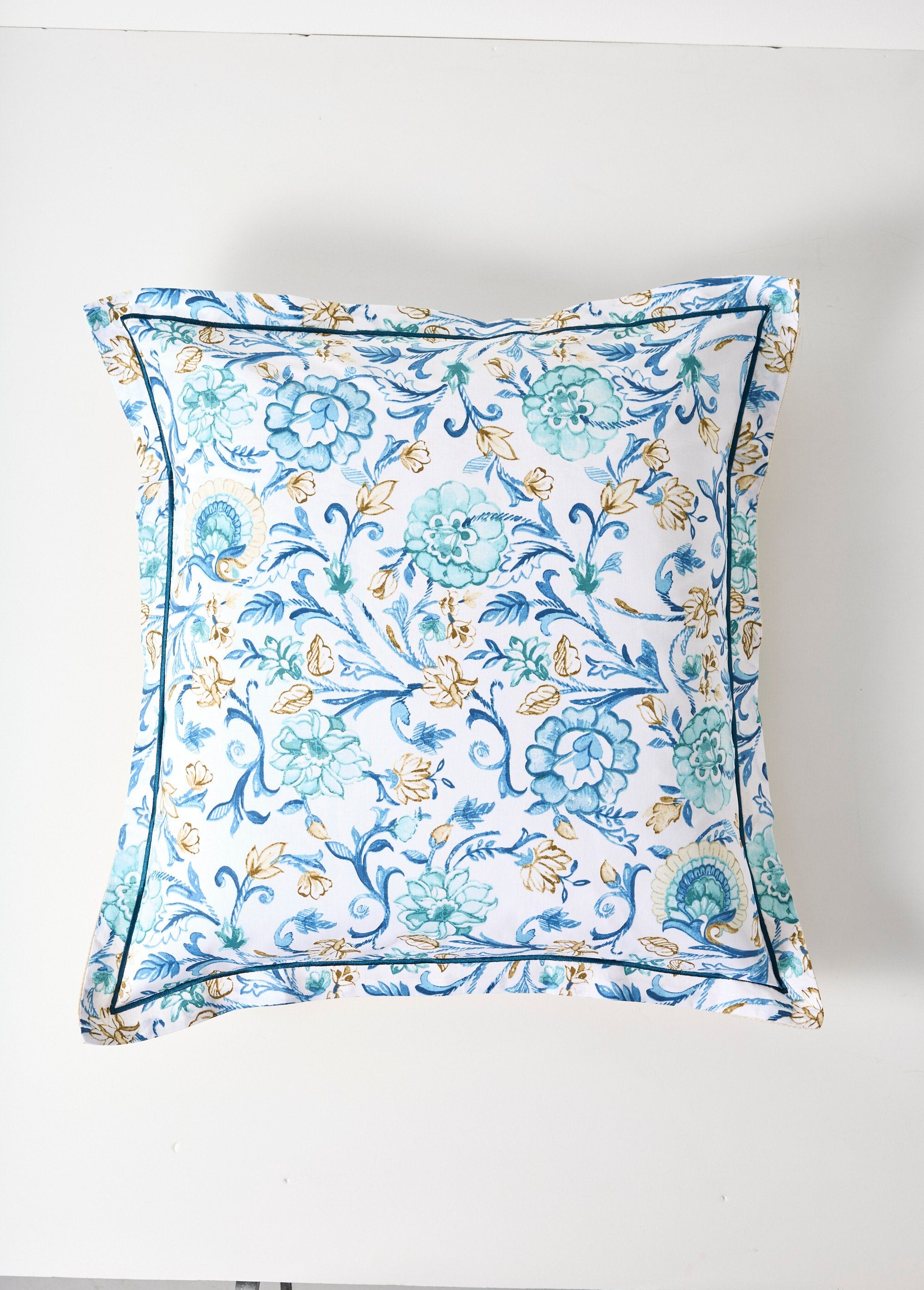 4-piece_bed_set_with_flat_sheet,_camellias_Blue_DE4_slim