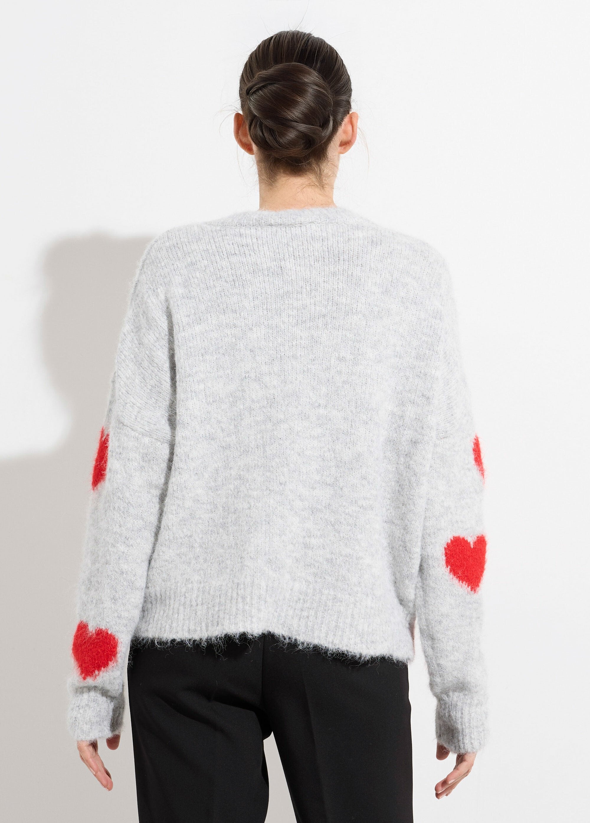 Warm_V-neck_wool_sweater_with_hearts_Light_gray_DO1_slim