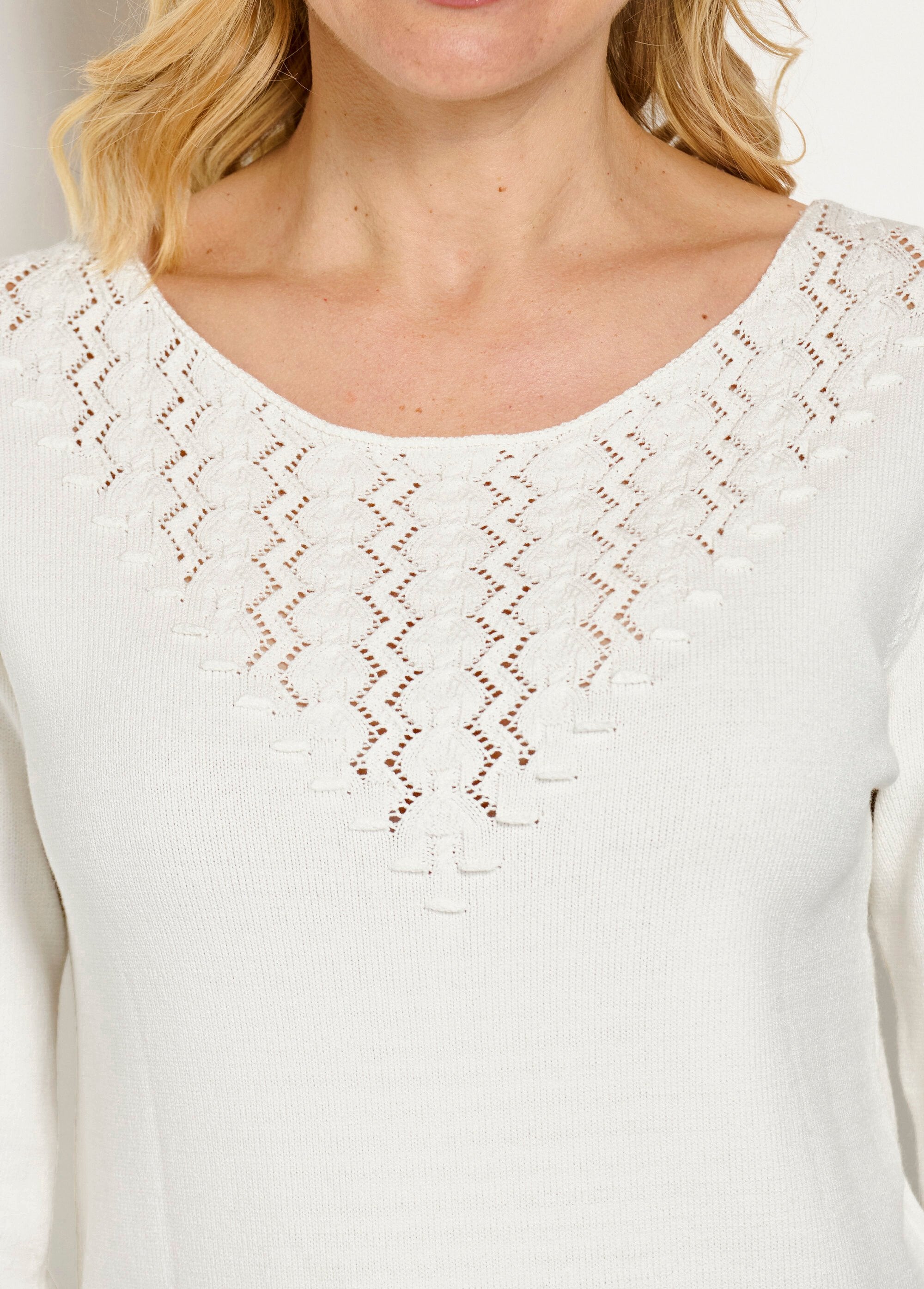 Soft_plain_round_neck_fancy_knit_sweater_Ecru_DE2_slim