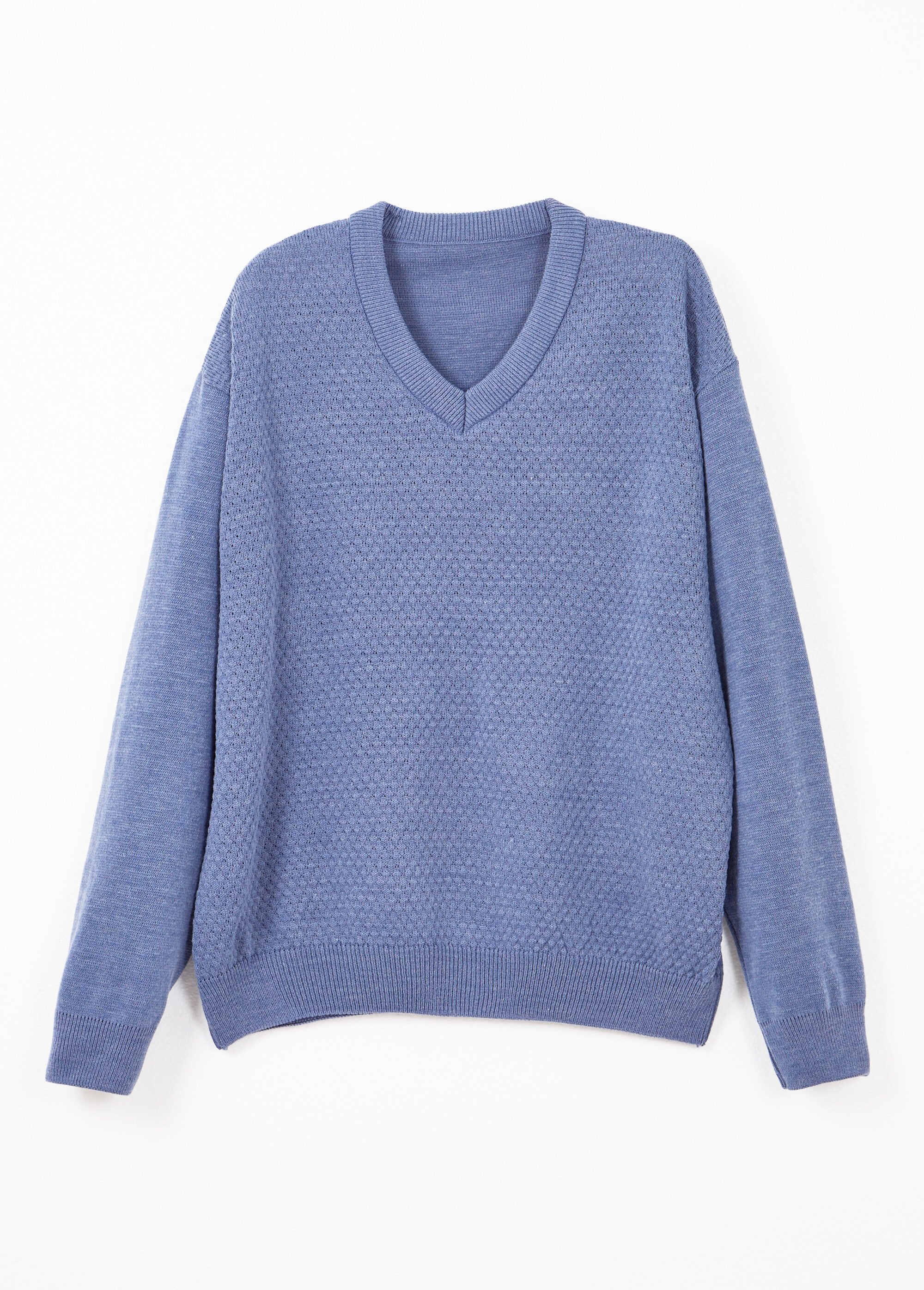 Fancy_knit_wool_sweater_with_V-neck_and_long_sleeves_Blue_AP1_slim