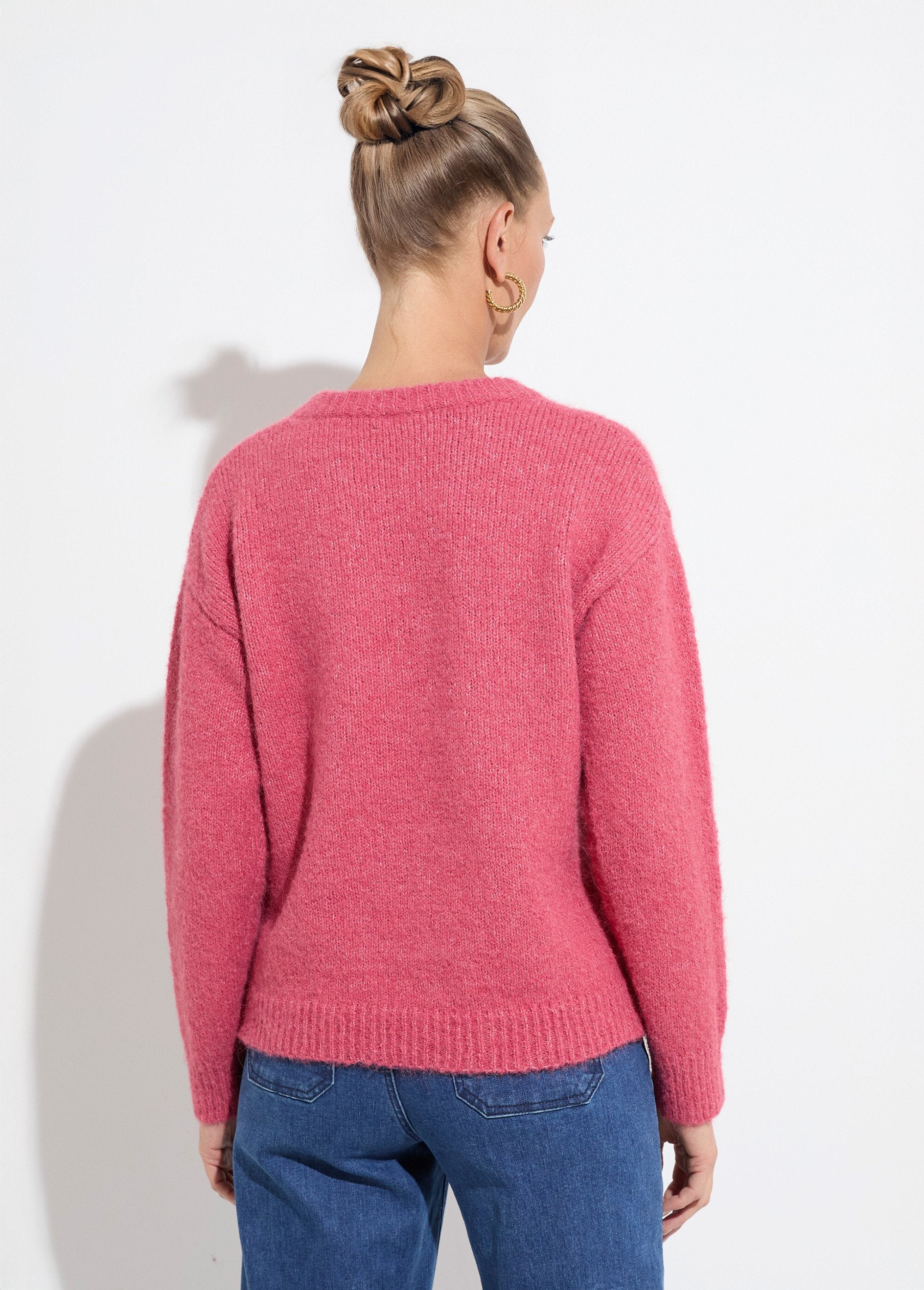 Soft_round_neck_sweater_with_embroidered_flowers_Pink_DO1_slim