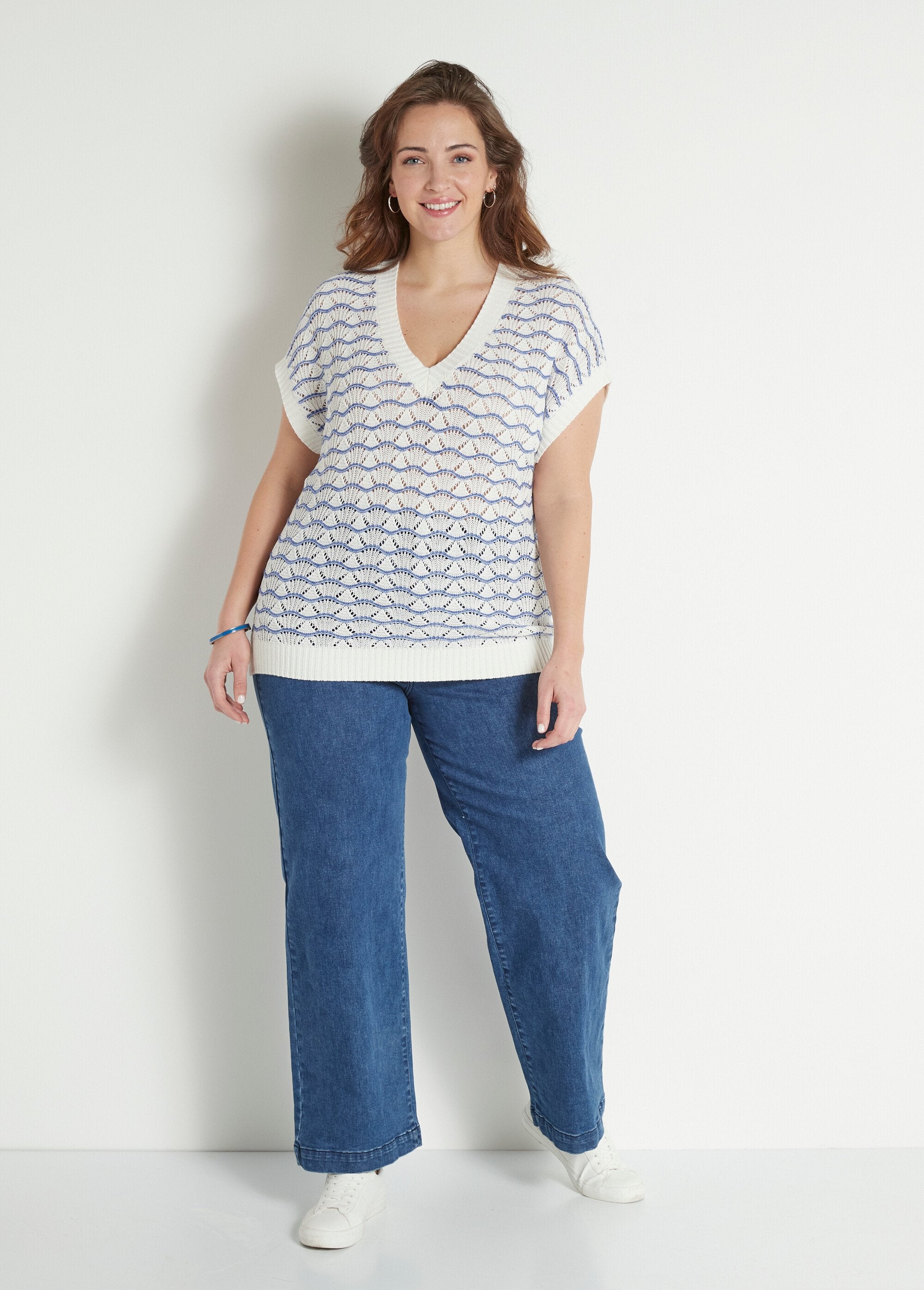 Two-tone_openwork_V-neck_sleeveless_sweater_Ecru_and_blue_SF1_curvy