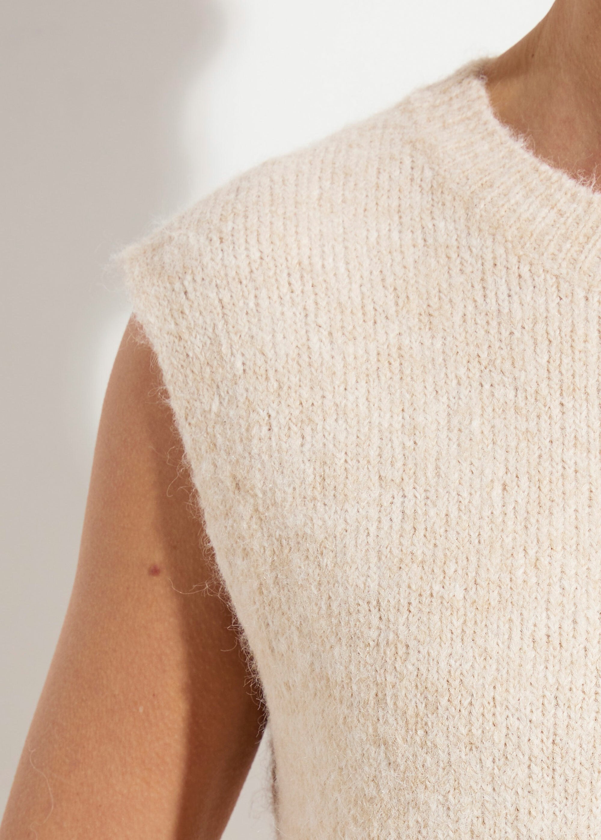 Sleeveless_knit_sweater_with_wool_Ecru_DE1_slim