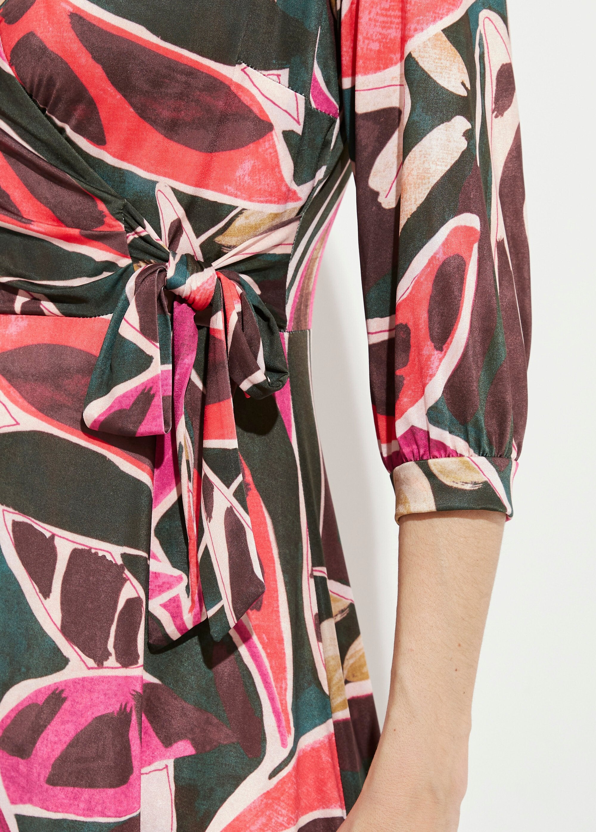 Short,_flared_wrap_dress_with_3/4_sleeves_Multicolor_DE3_slim