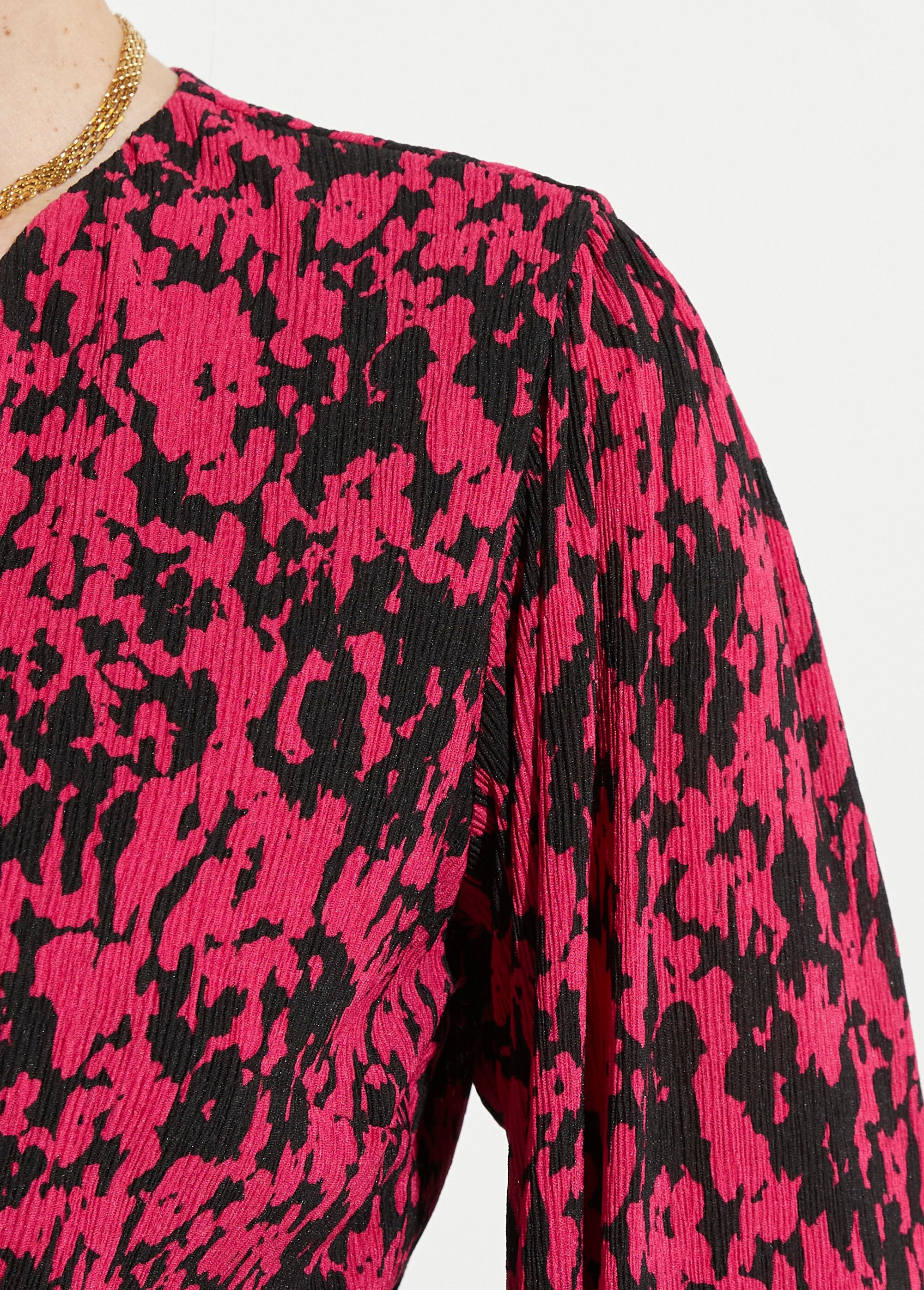 Short_wrap_dress_with_tachiste_print_Black_and_fuchsia_DE2_slim