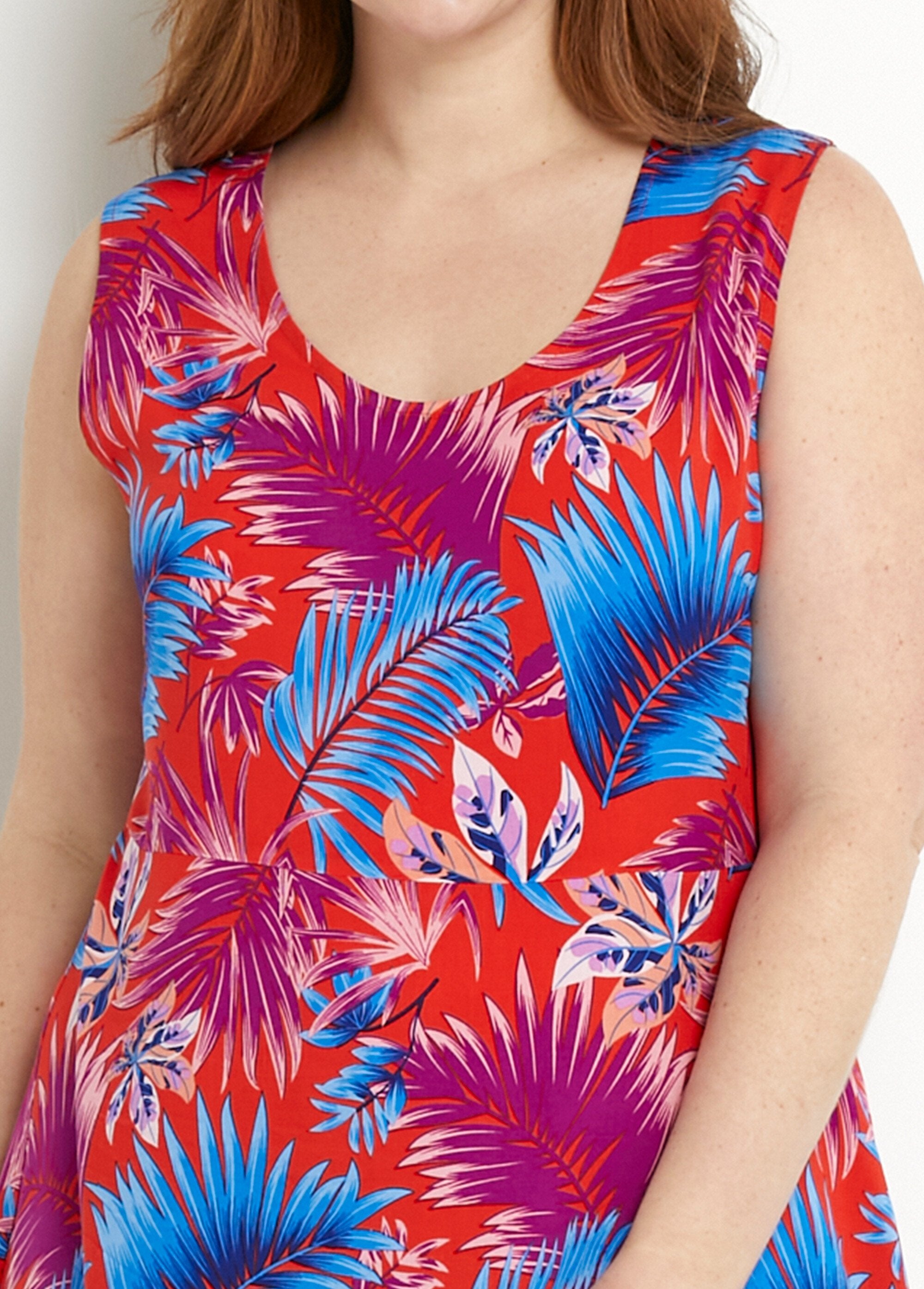 Sleeveless_flared_long_dress_with_foliage_print_Red_and_blue_DE1_curvy