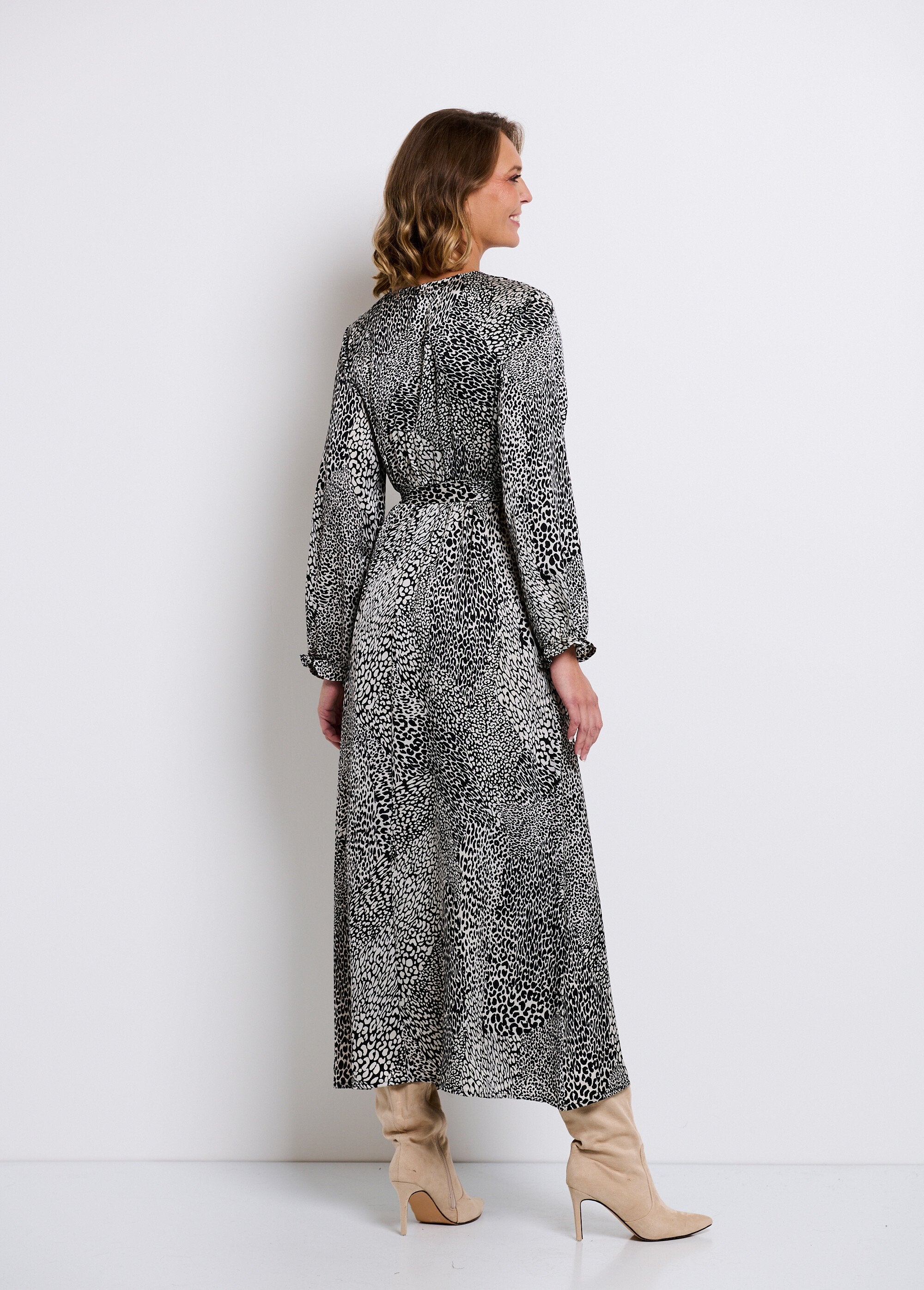Long_satin_dress_with_animal_print_Black_and_white_DO1_slim