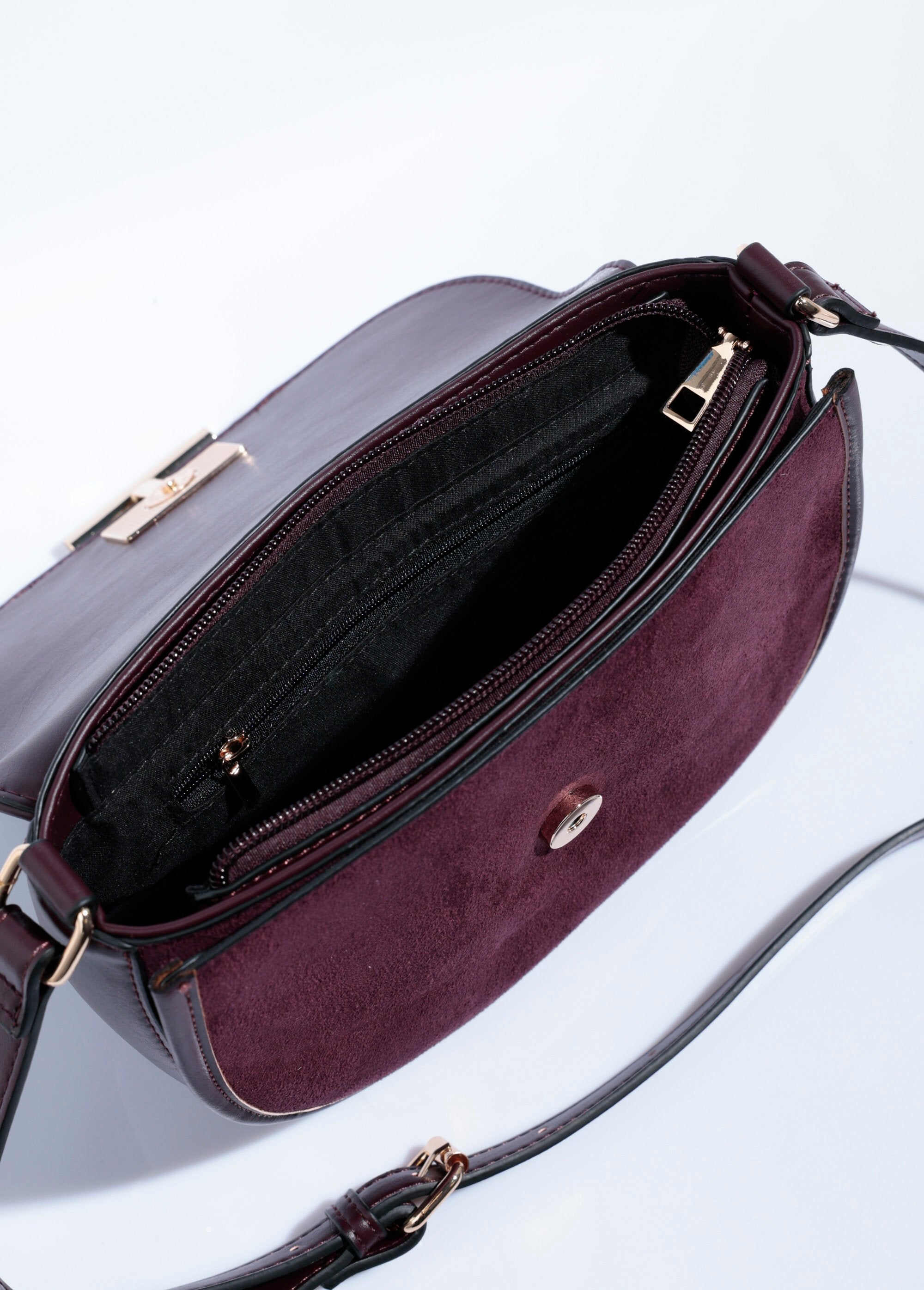 Chic_half-moon_suede_handbag_Bordeaux_DE1_slim