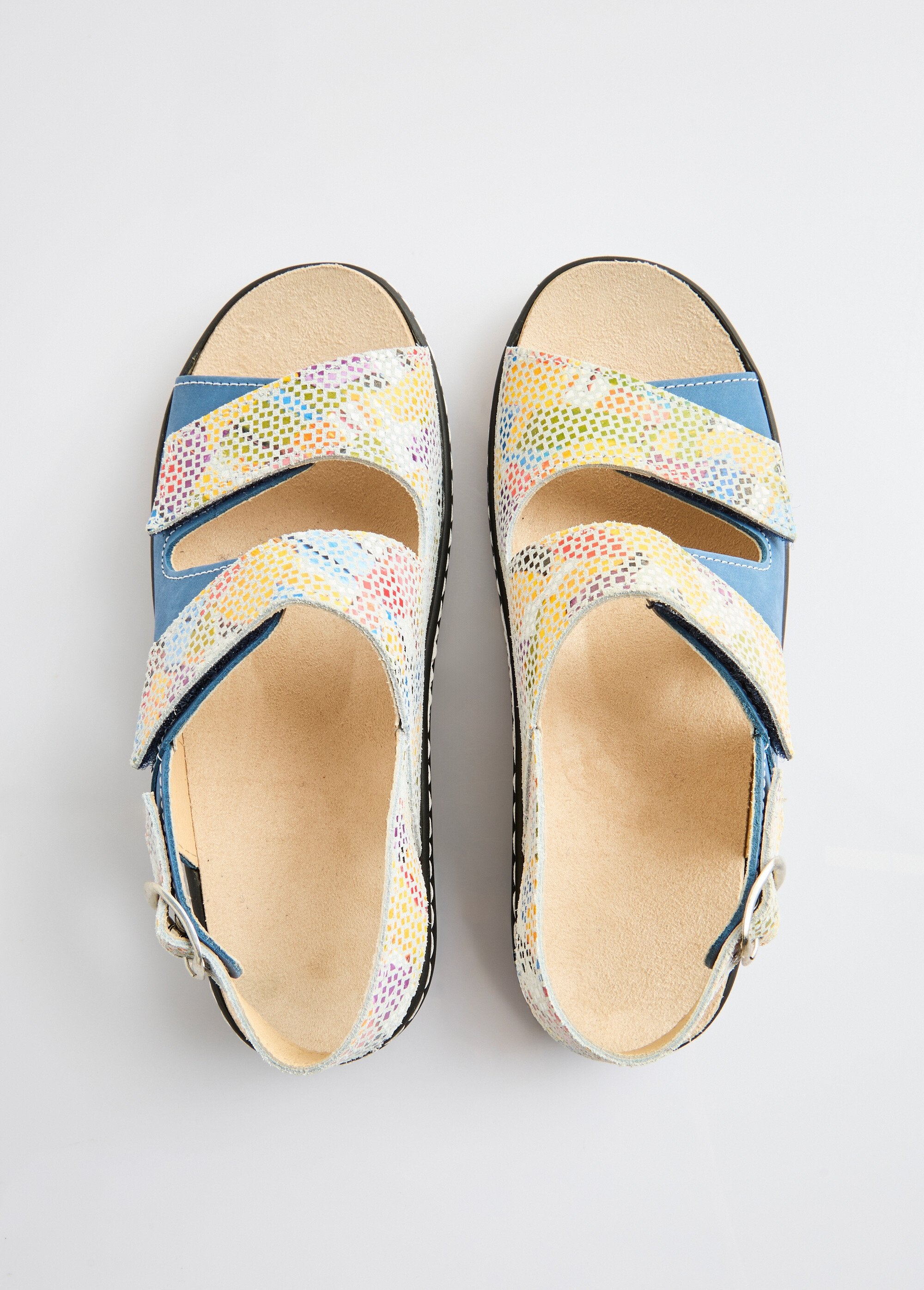 Wide_leather_sandals_Print_and_blue_OV1_slim
