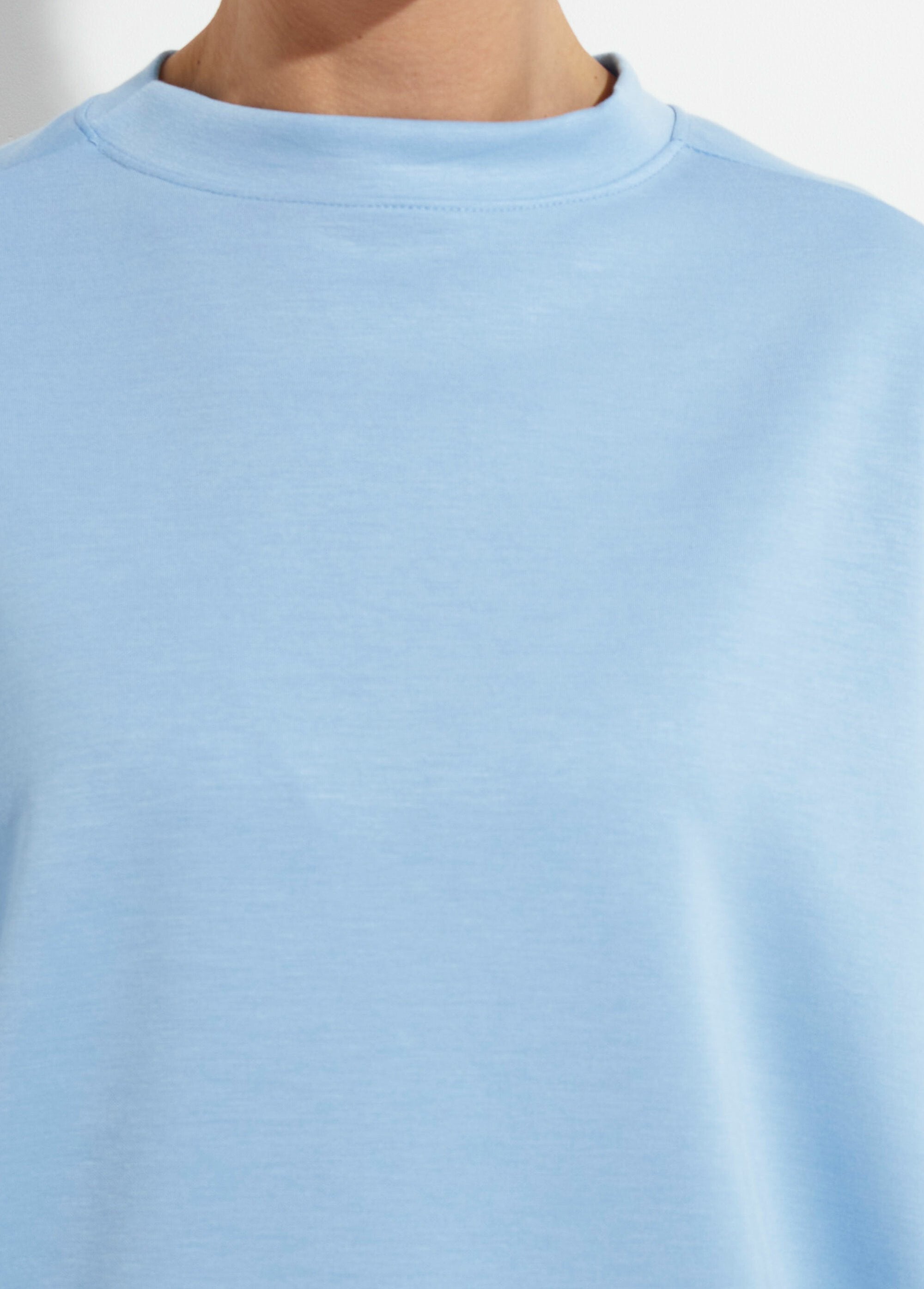 Wide_round_neck_sweatshirt,_3/4_sleeves_Sky_blue_DE1_slim