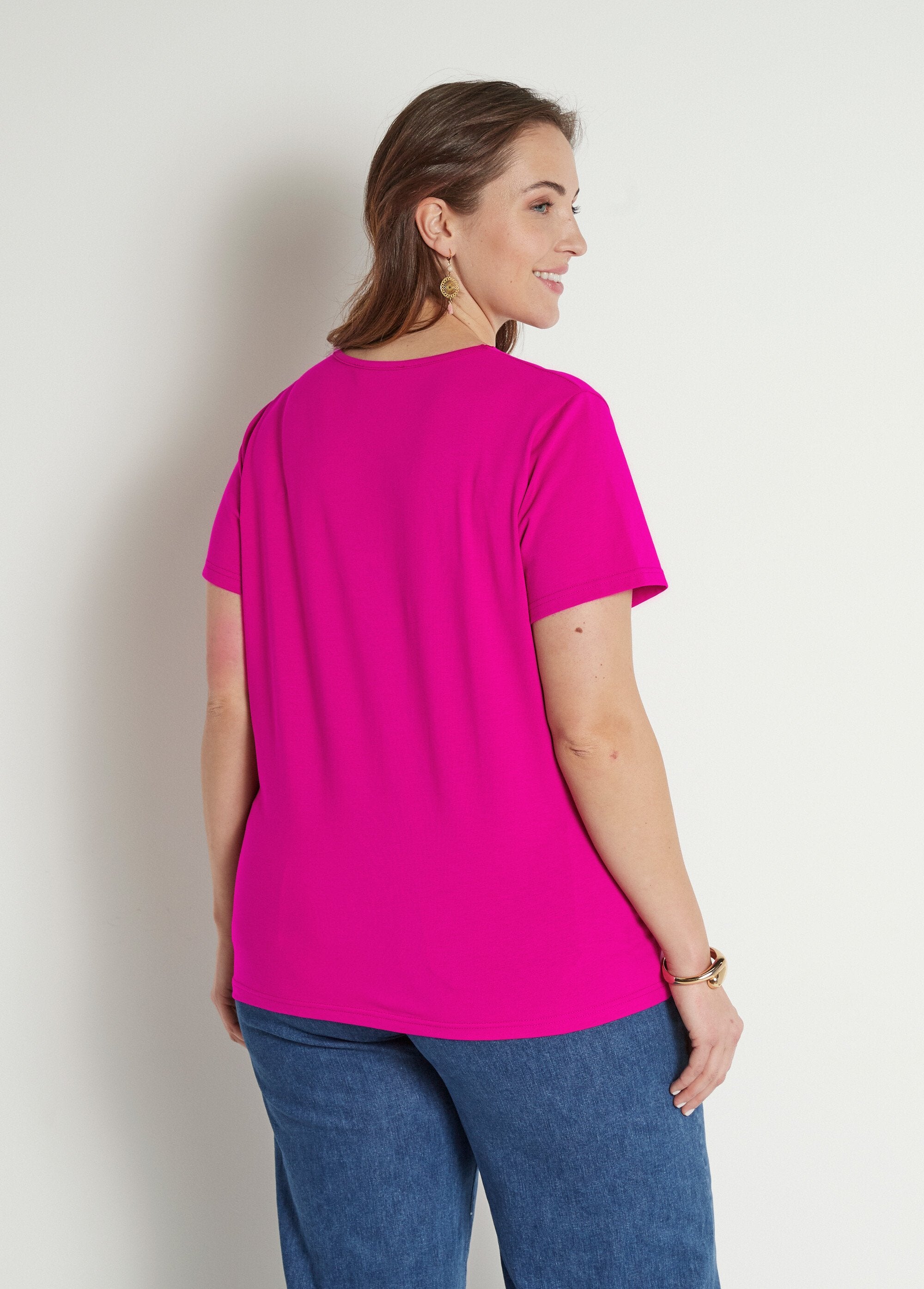 Embroidered_openwork_V-neck_T-shirt_Parma_DO1_curvy