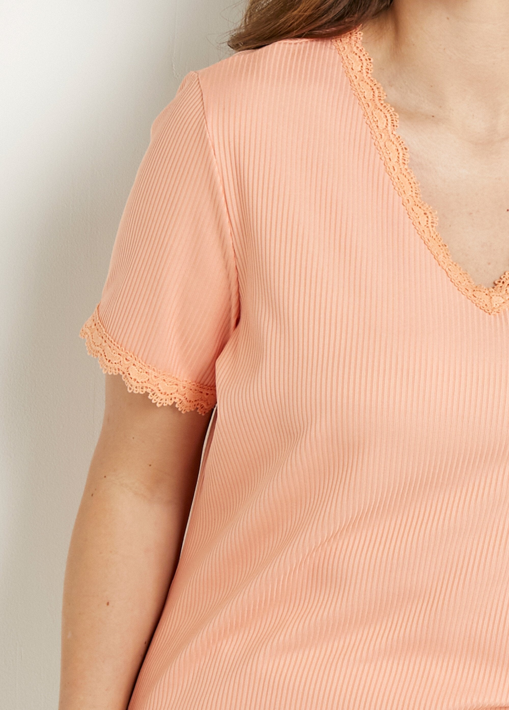 V-neck_t-shirt_with_fine_lace_ribbing_and_short_sleeves_Salmon_DE1_curvy