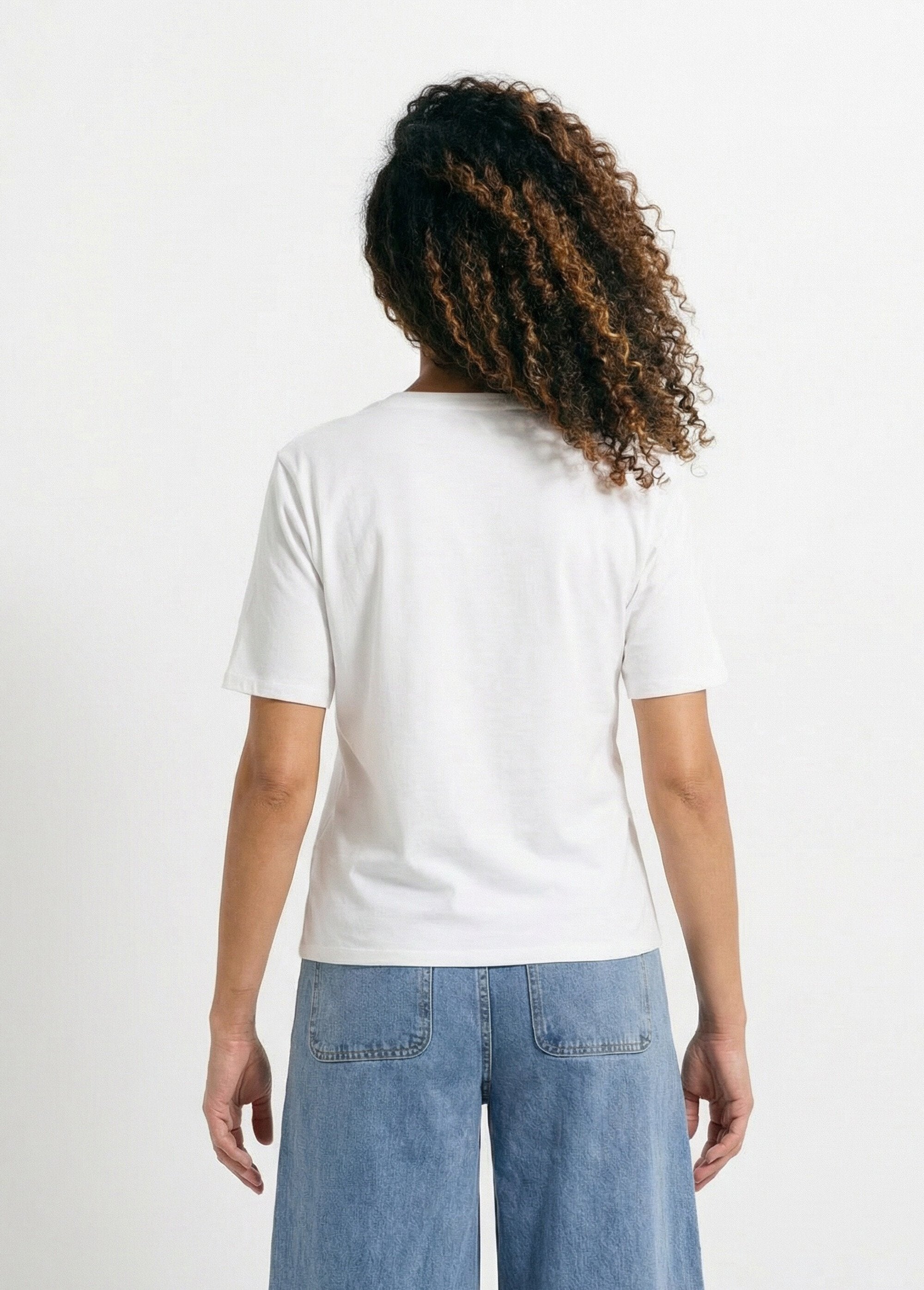 Cotton_T-shirt_with_the_word_"Love"_printed_on_it_White_and_navy_DO1_slim