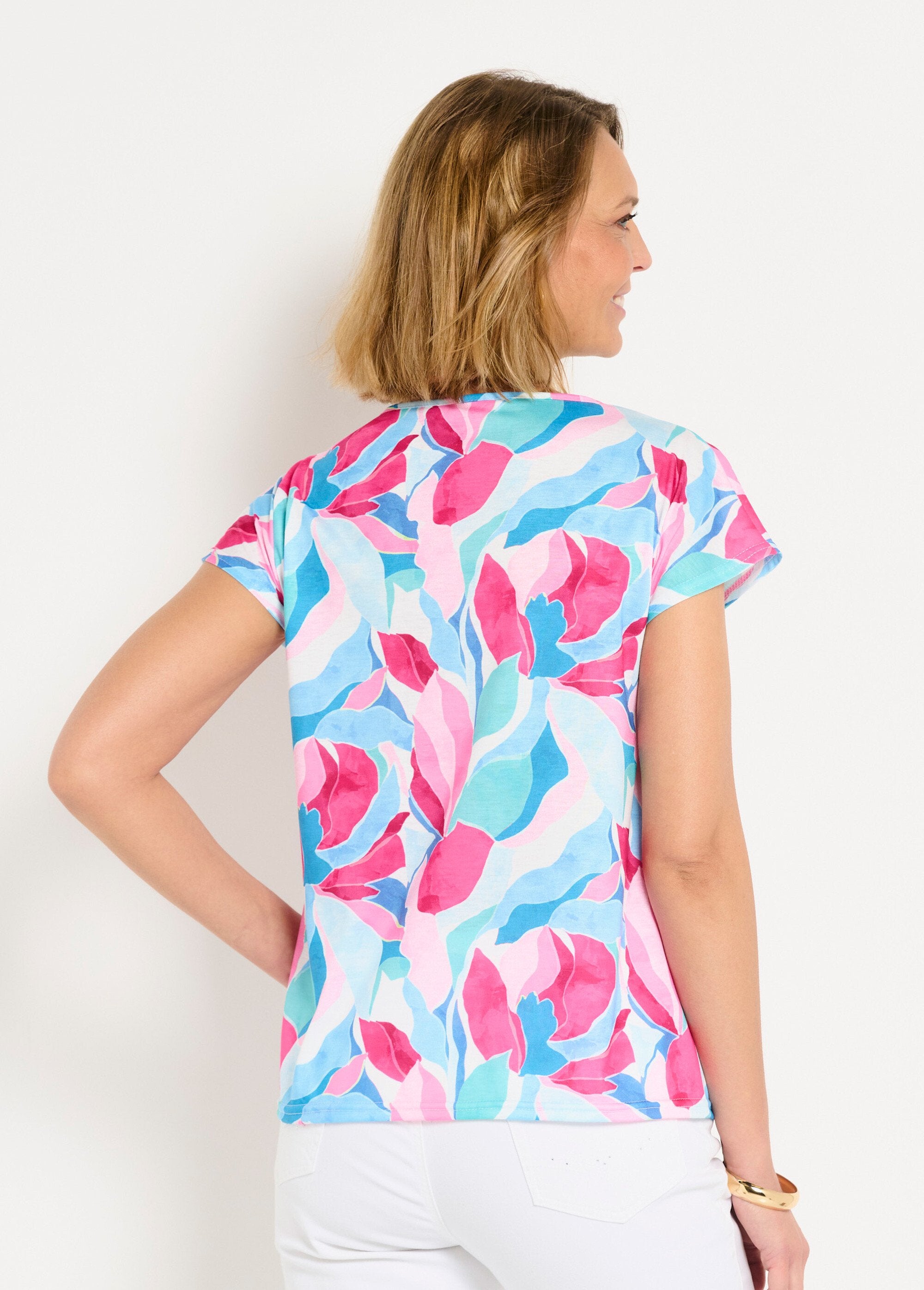 Shiny_printed_V-neck_cropped_t-shirt_Blue_and_pink_DO1_slim