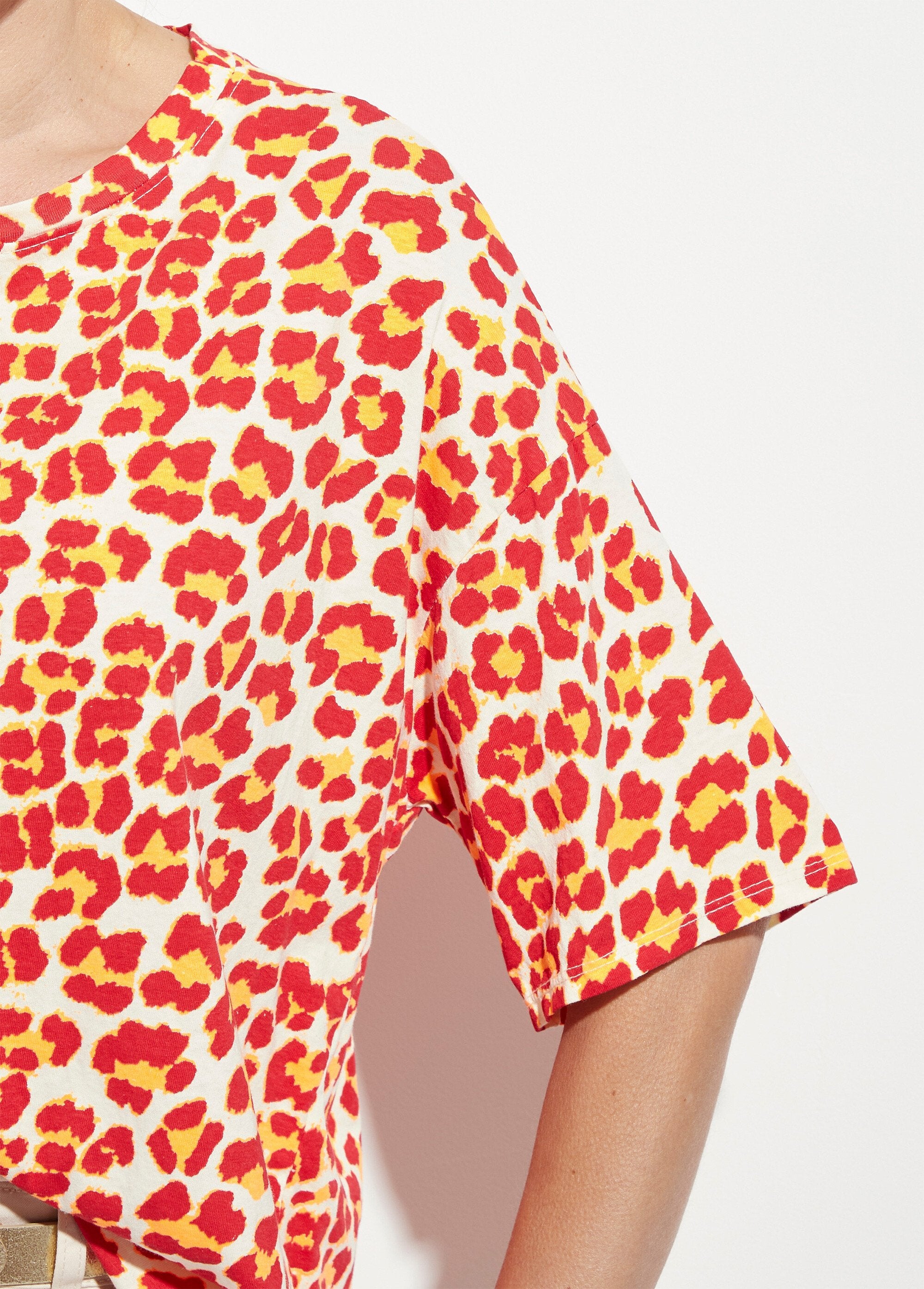 Neon_leopard_short-sleeved_T-shirt_Red_and_orange_DE1_slim