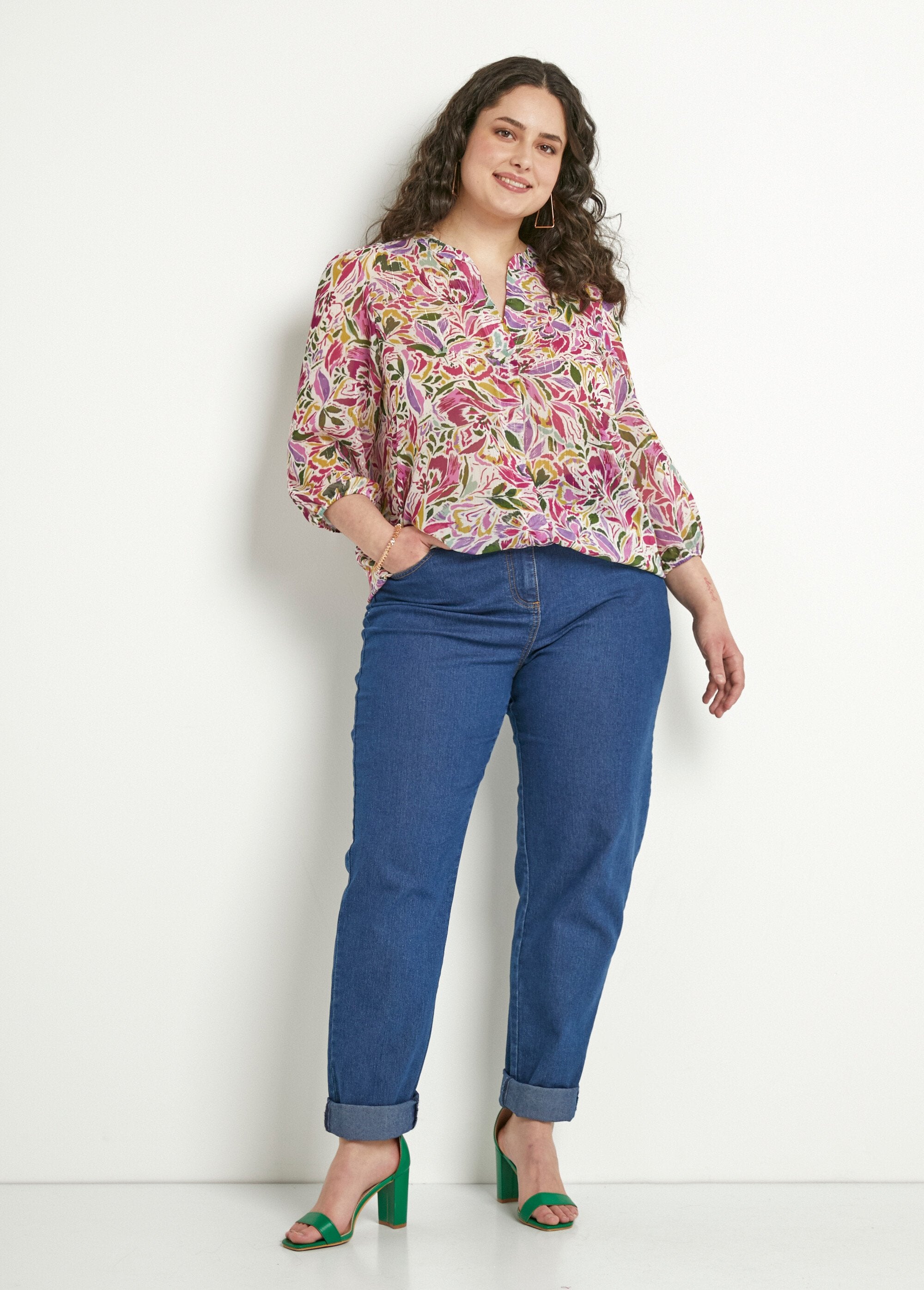 Long_tunic_with_V-neck_and_shiny_floral_voile_Multicolor_SF1_curvy