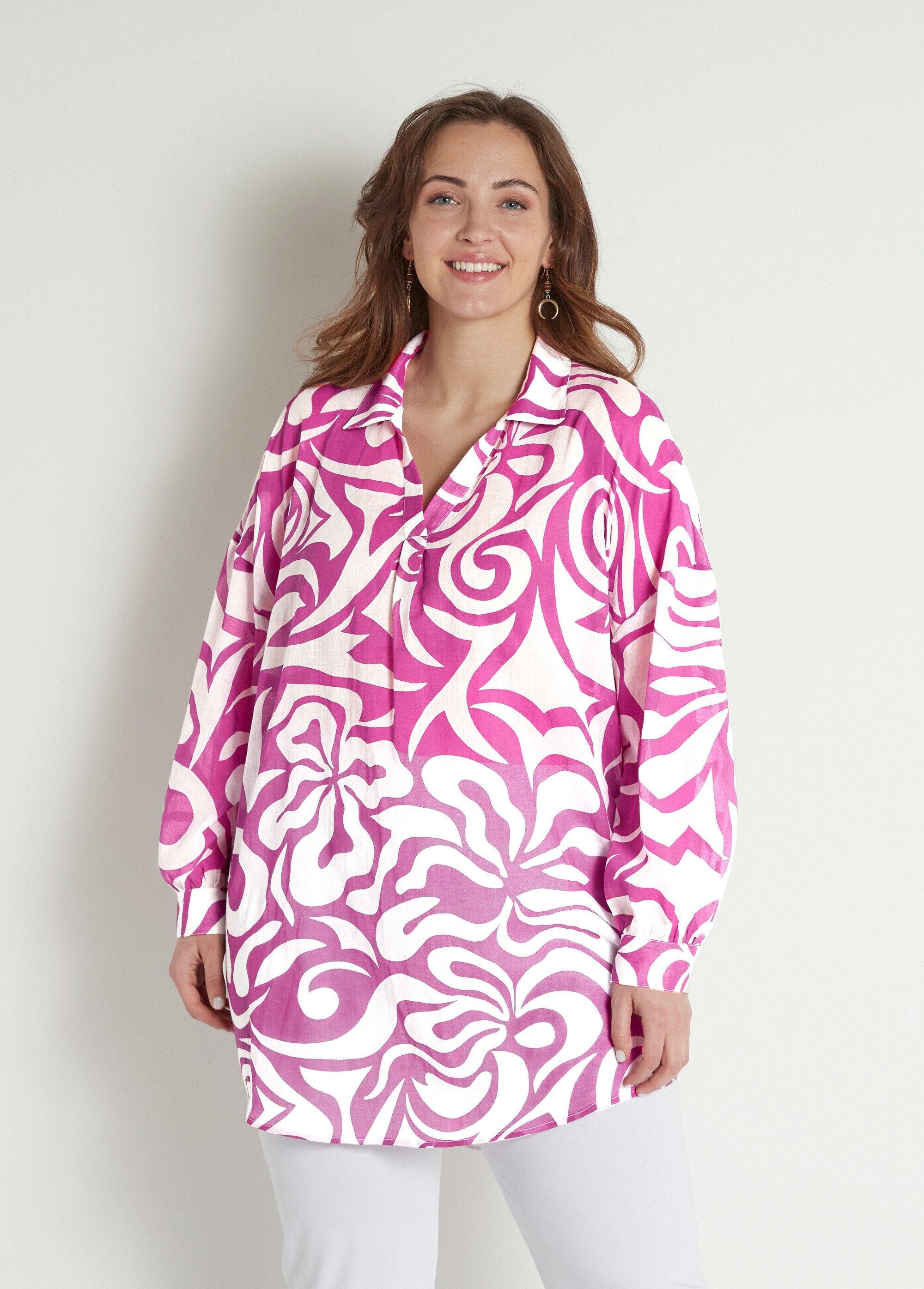 Long_cotton_voile_tunic_with_V-neck_Purple_and_white_FA1_curvy