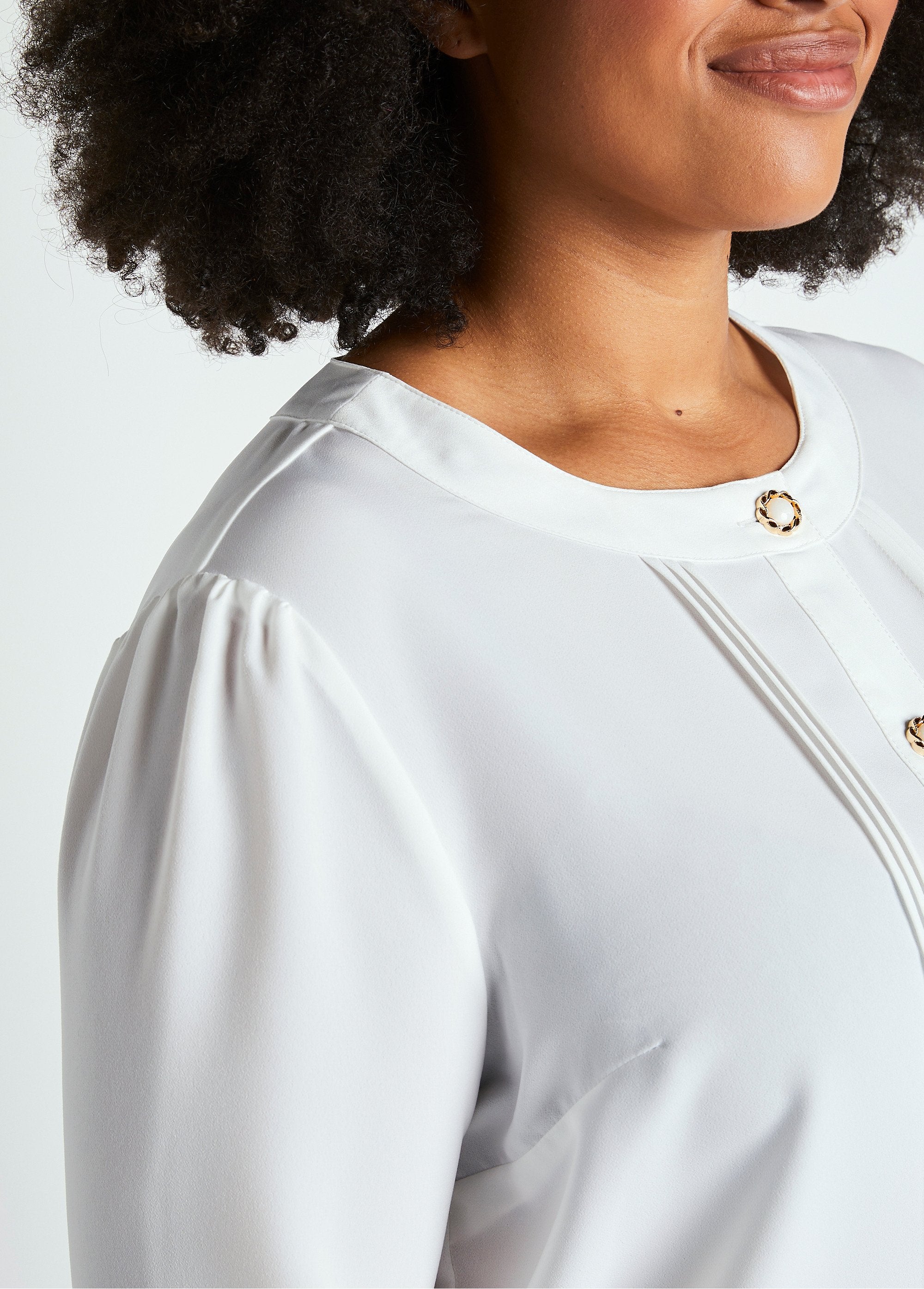 Mid-length_loose_tunic_with_round_neck_Natural_DE2_curvy