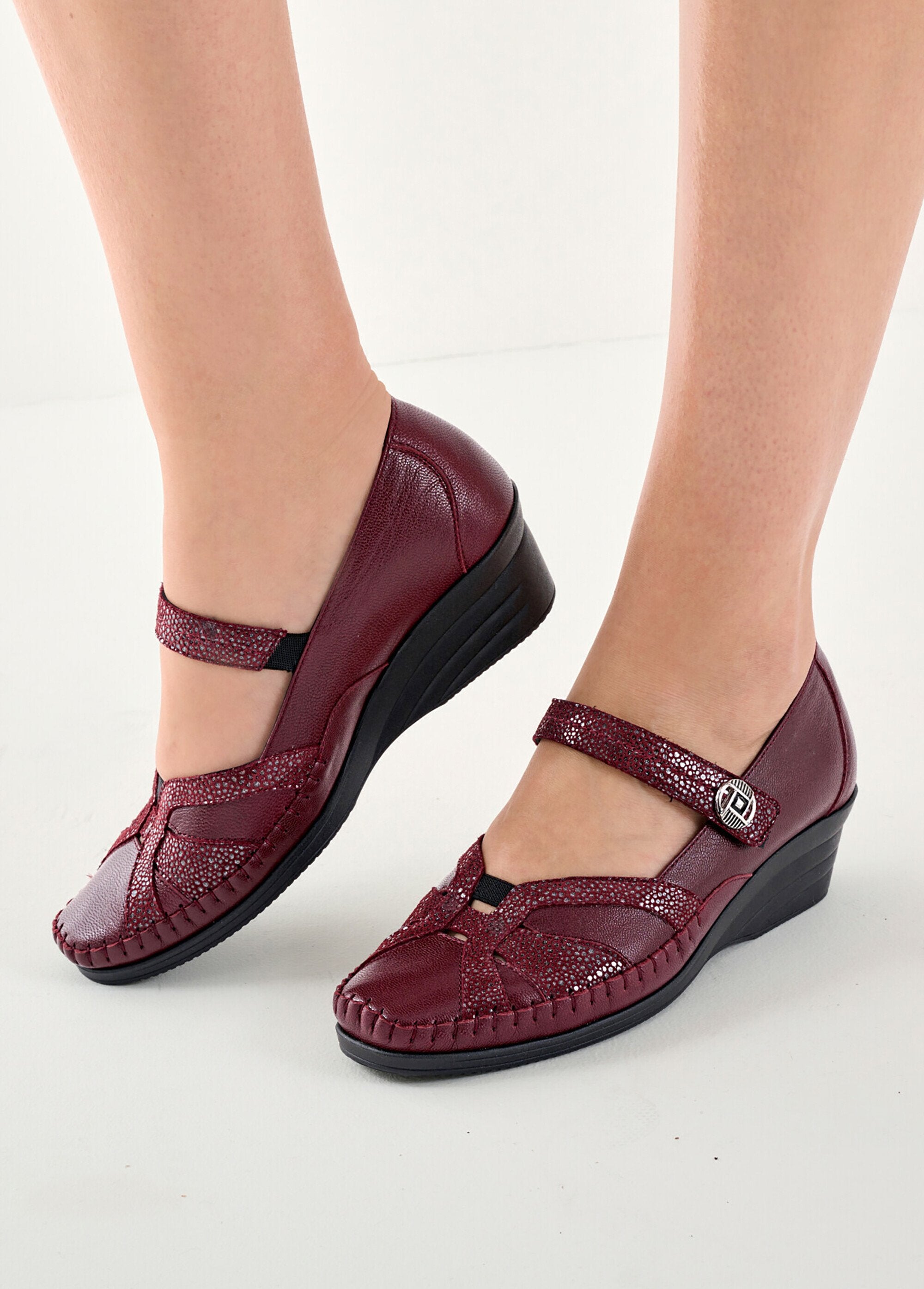 Comfort_wide_leather_ballerinas_with_Velcro_straps_Bordeaux_SF1_slim