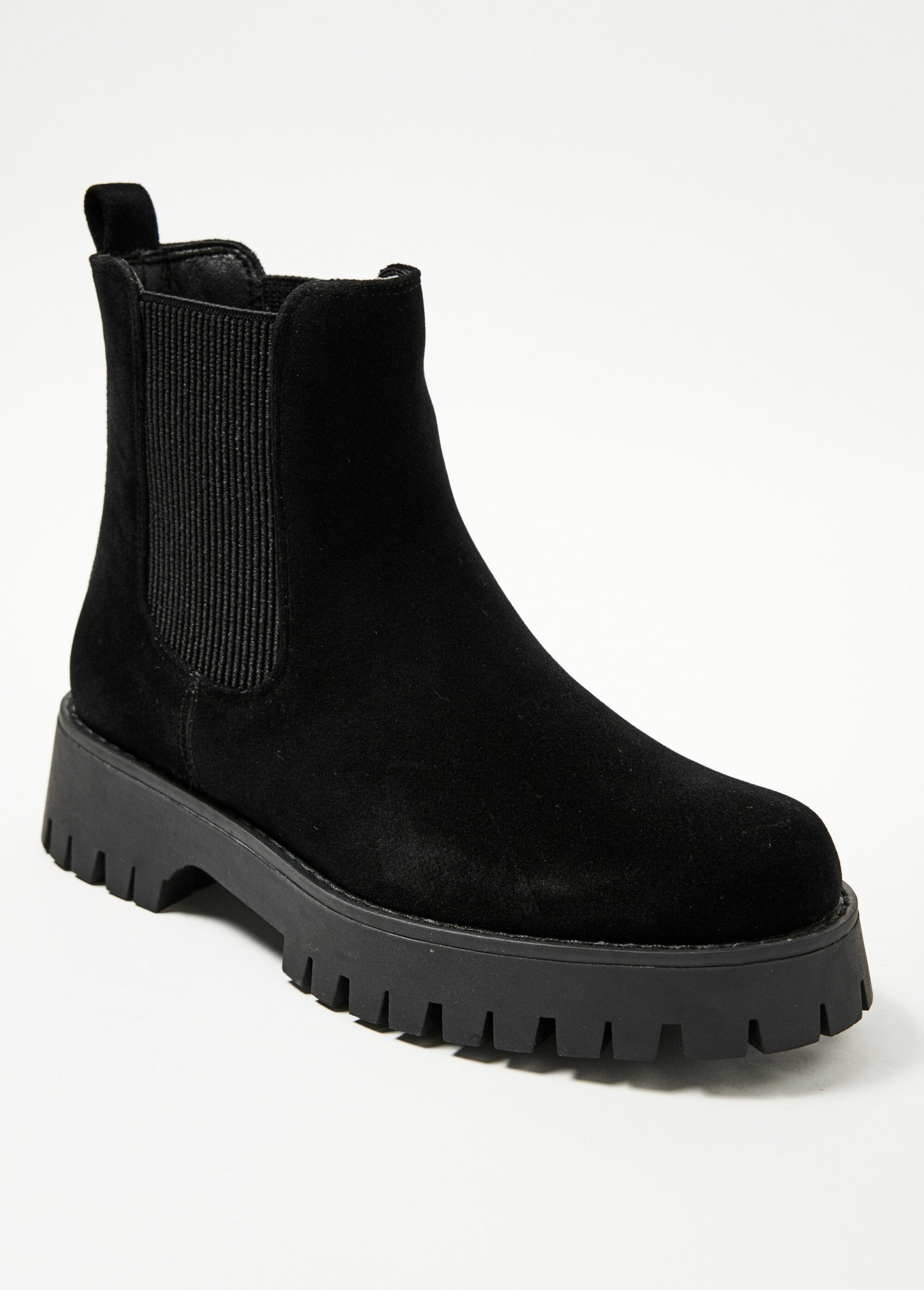 Suede_effect_Chelsea_boots_with_notched_sole_Black_FA1_slim