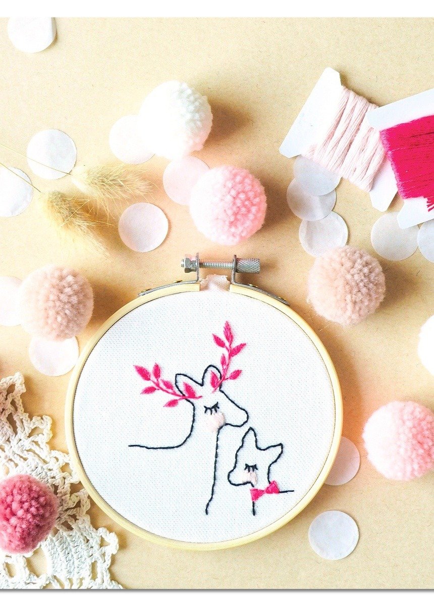 Broderie_décorative_''biche_oh_ma_biche''_Blanc_DR1_slim