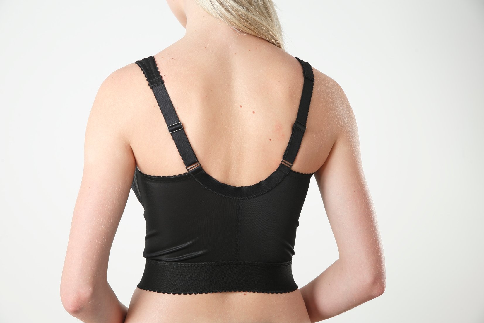 Bustier_without_underwire,_hooking_in_front_Black_DO1_slim