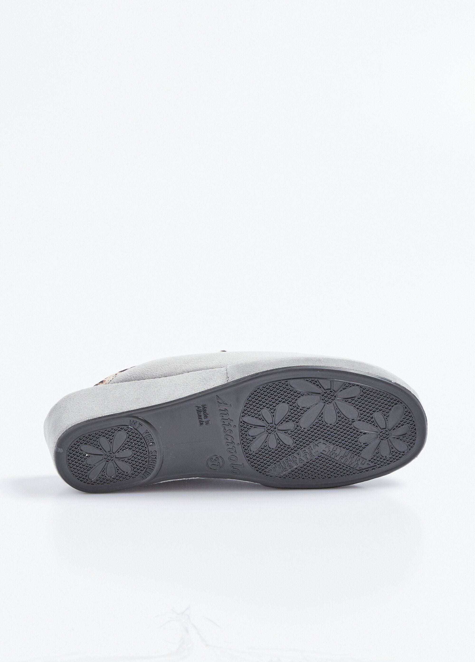 Comfortable_width_mule_slippers_in_velvety_textile_Gray_UN1_slim