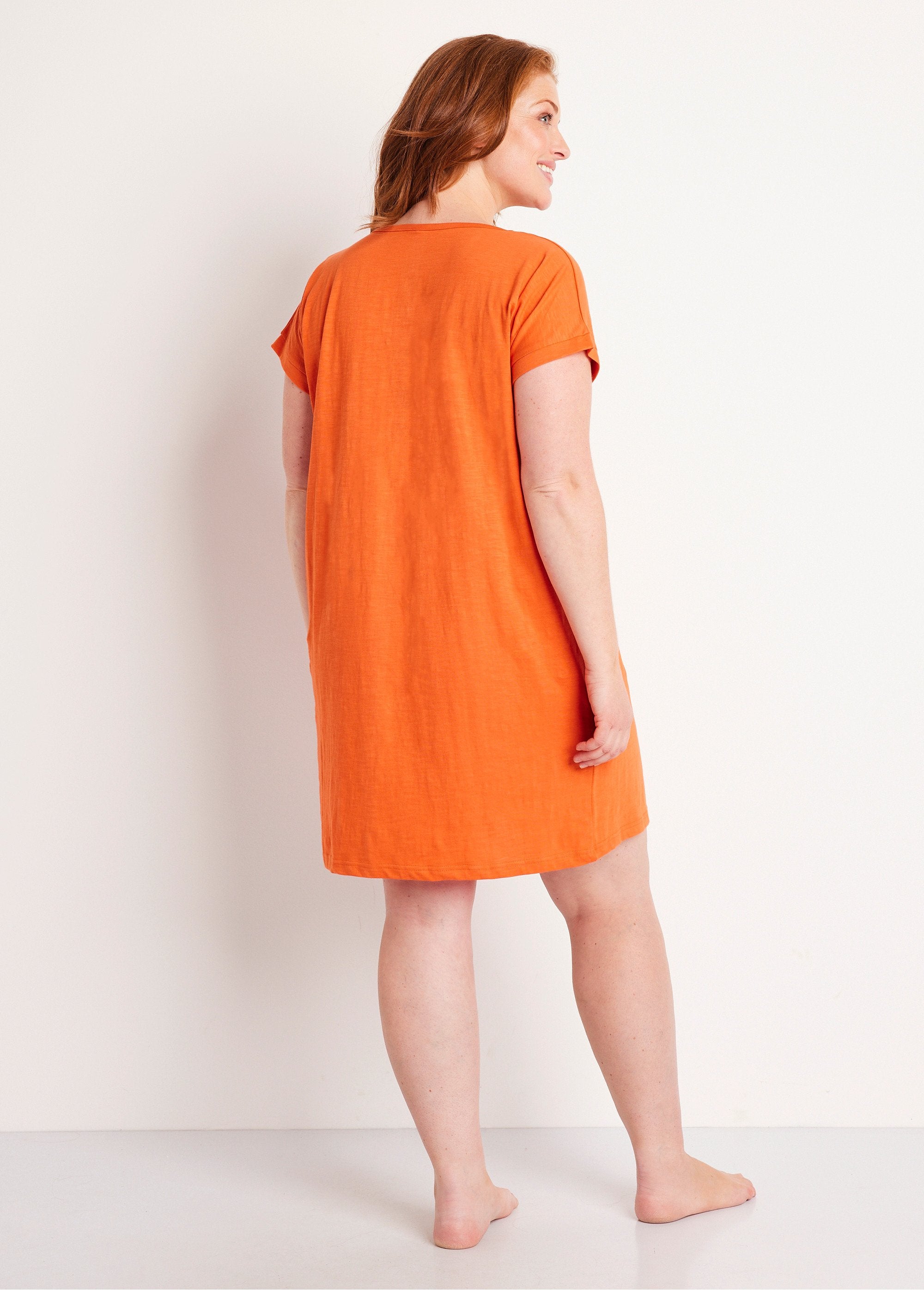 Short_nightgown_with_short_sleeves_Mandarin_DO1_curvy