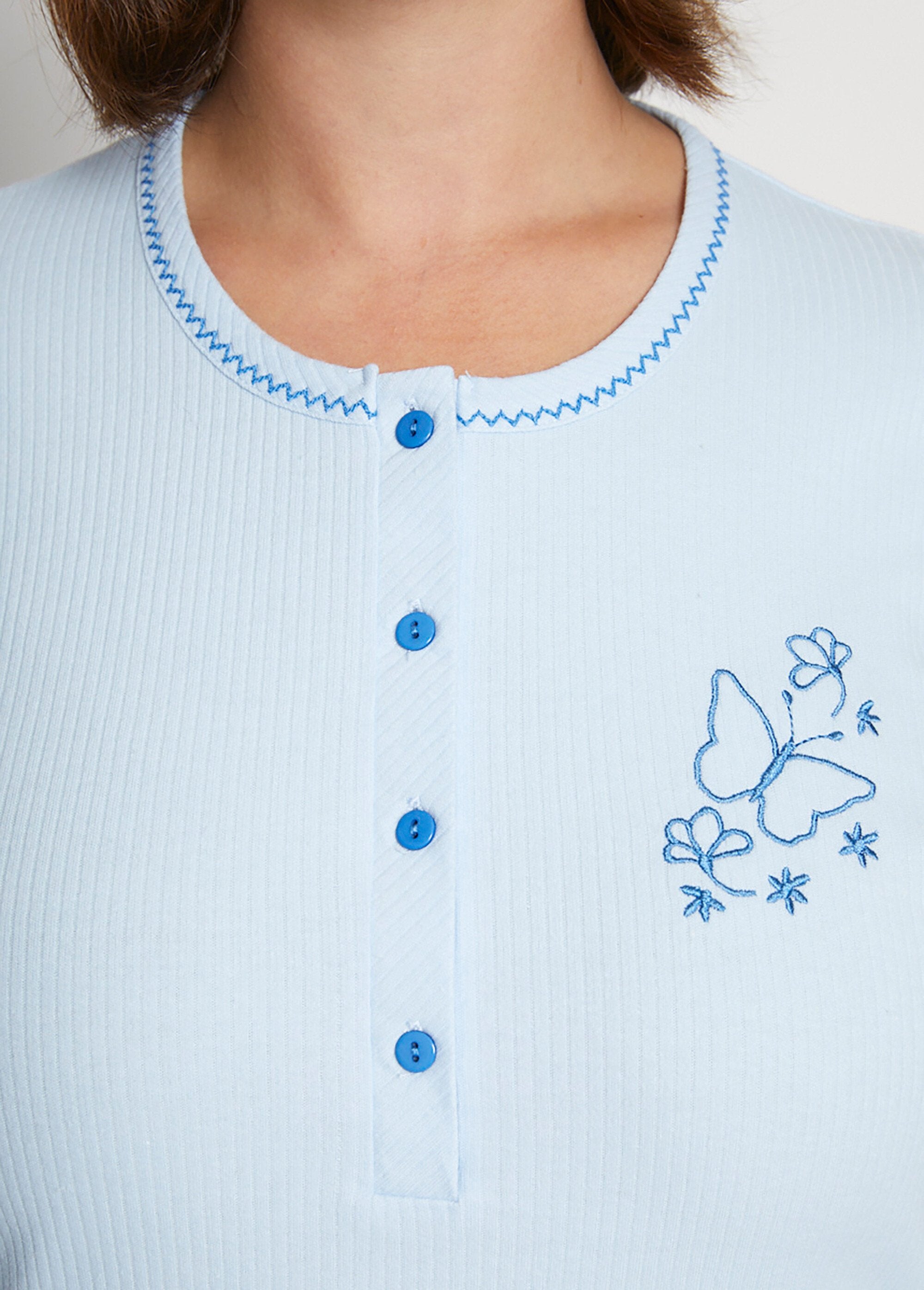 Embroidered_t-shirt_nightgown_Blue_DE1_curvy