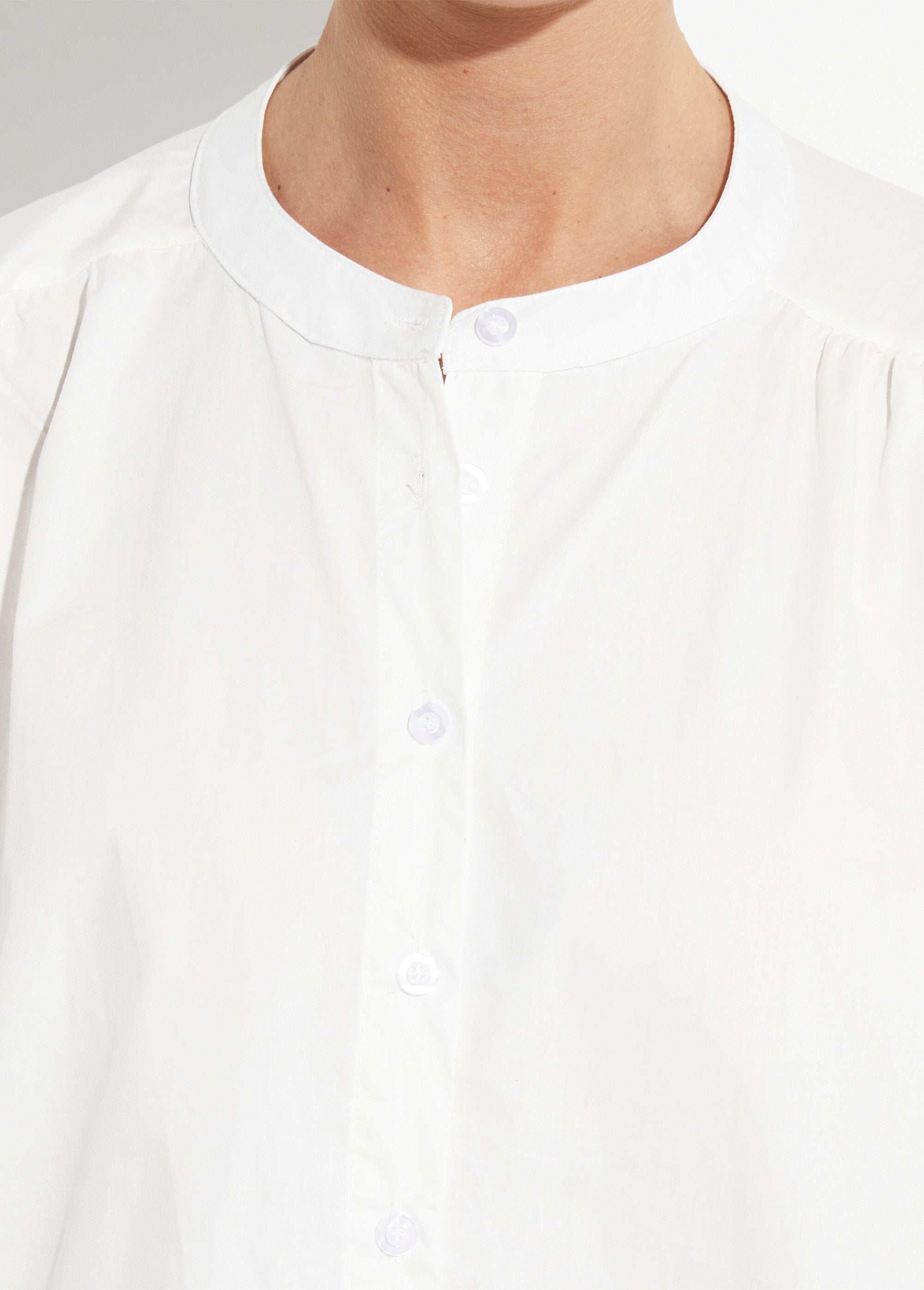 Loose-fitting_blouse_with_embroidered_palm_tree_sleeves_White_and_fluorescent_pink_DE1_slim