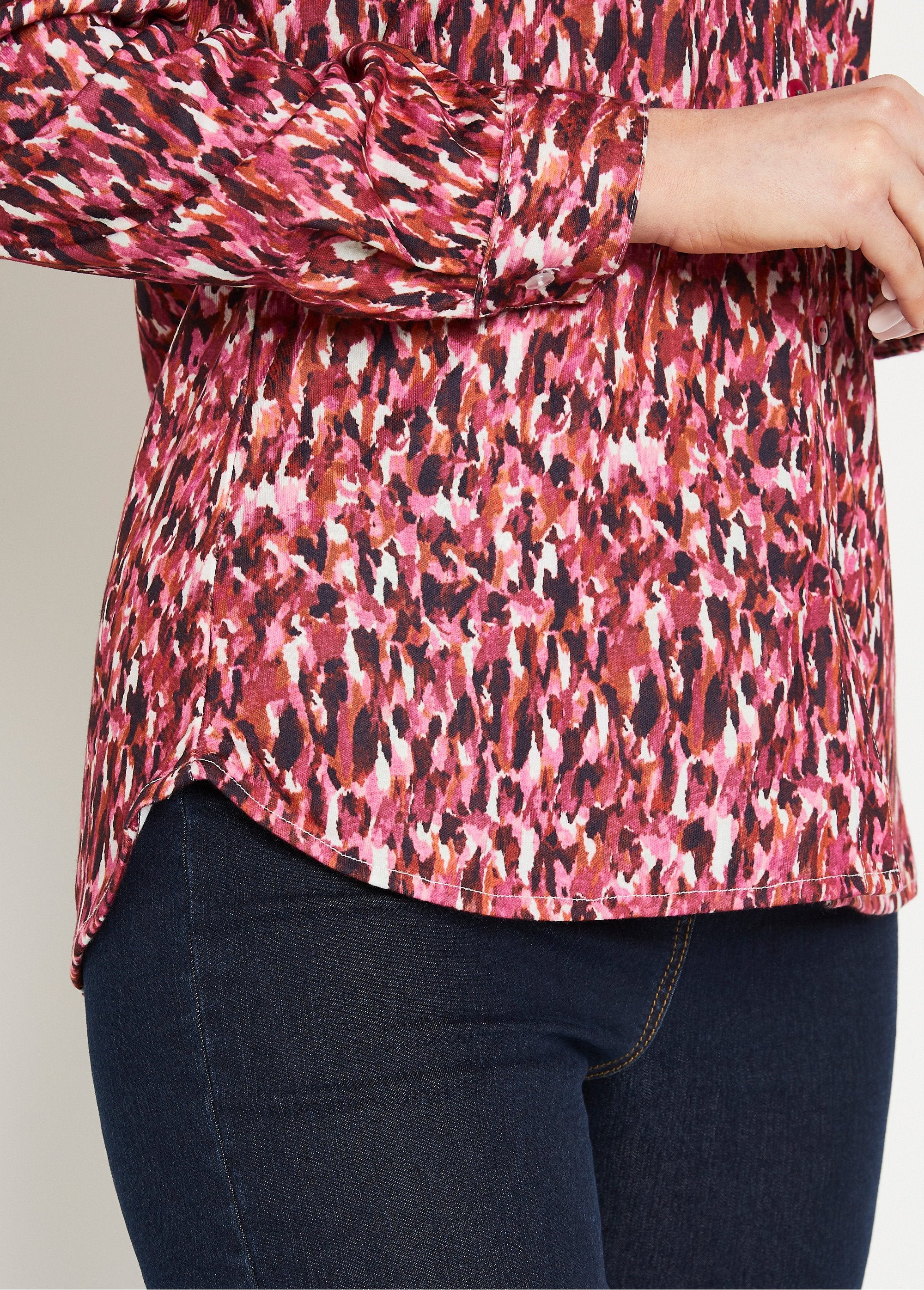 Long_button-down_blouse_in_warm_graphic_knit_Pink_DE2_slim