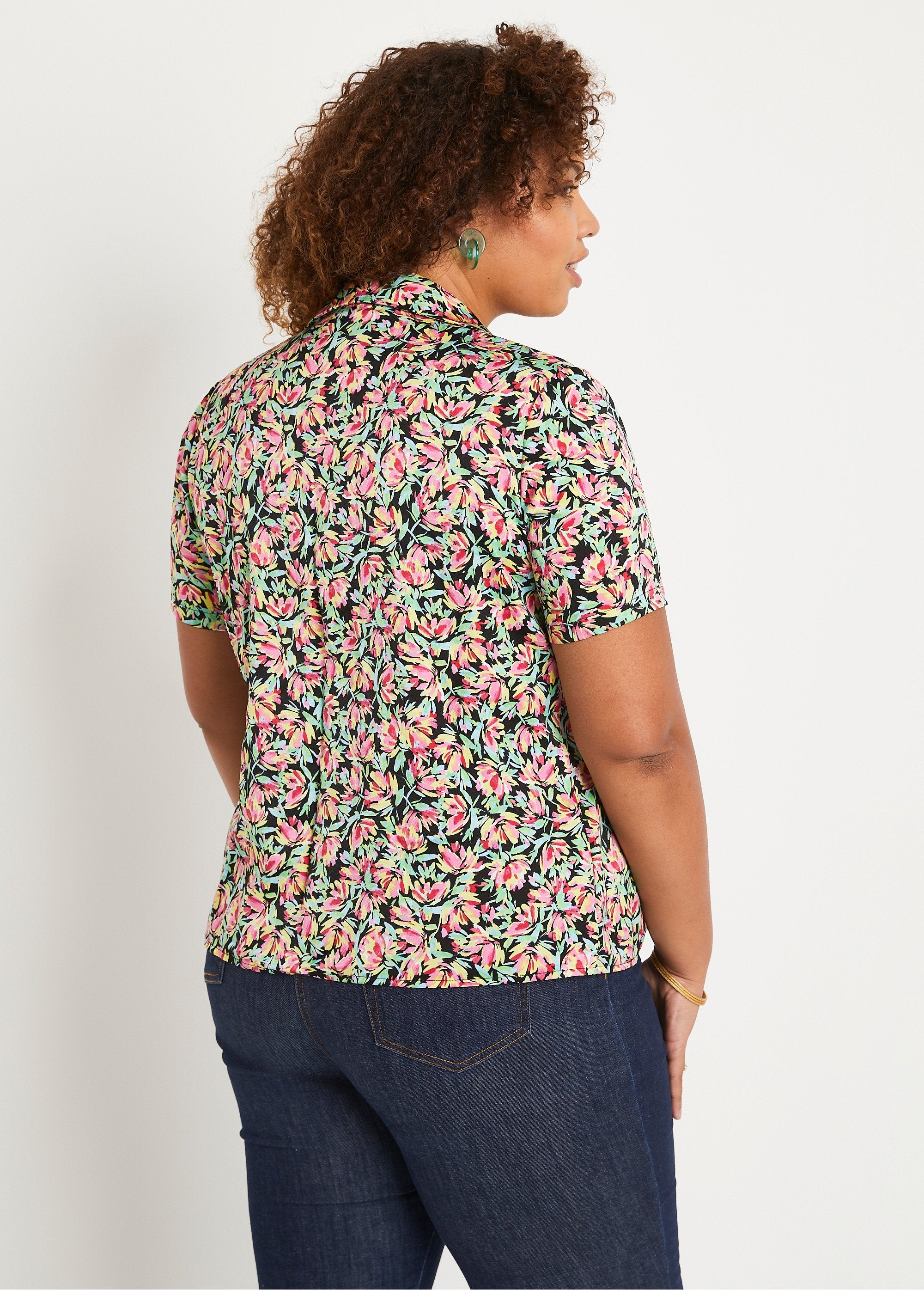 Short-sleeved_floral_satin_blouse_Green_and_pink_DO1_curvy