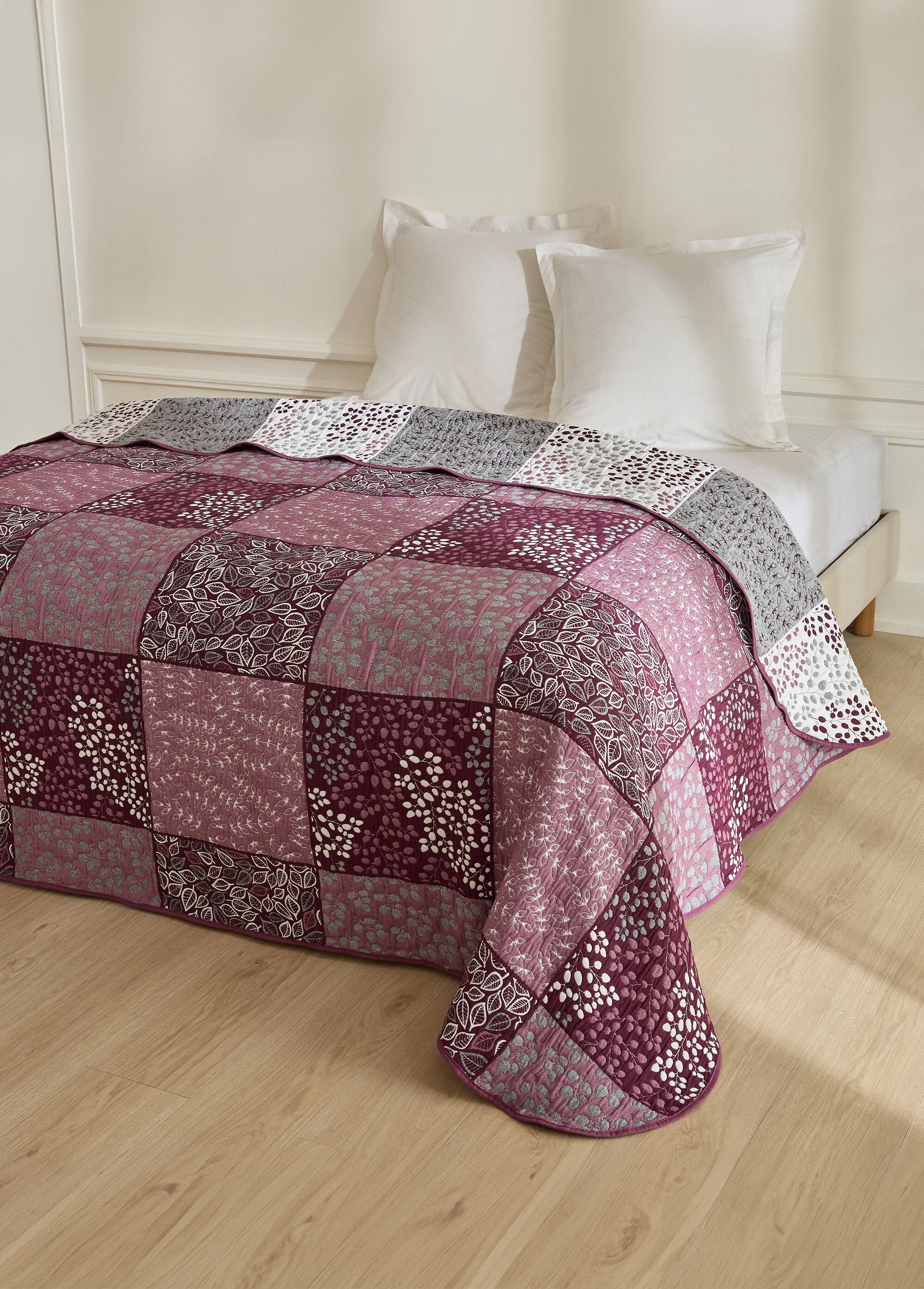 Quilted_bedspread_with_floral_patchwork_print_Plum_and_grey_FA1_slim