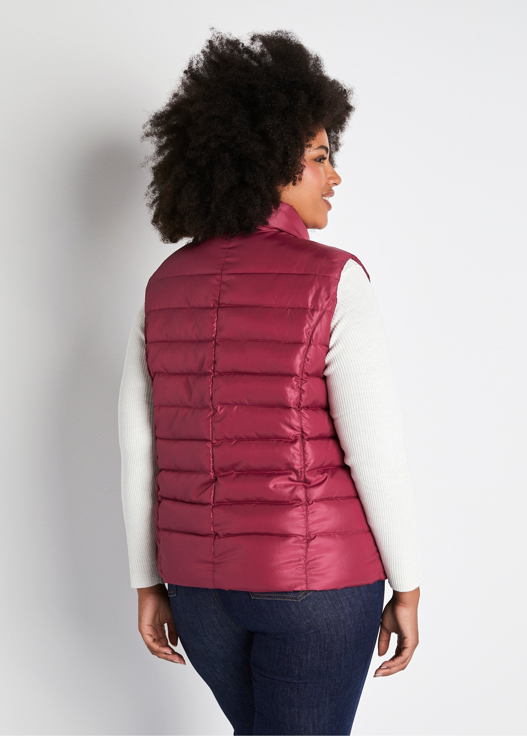 Short_sleeveless_zipped_down_jacket_Plum_DO1_curvy