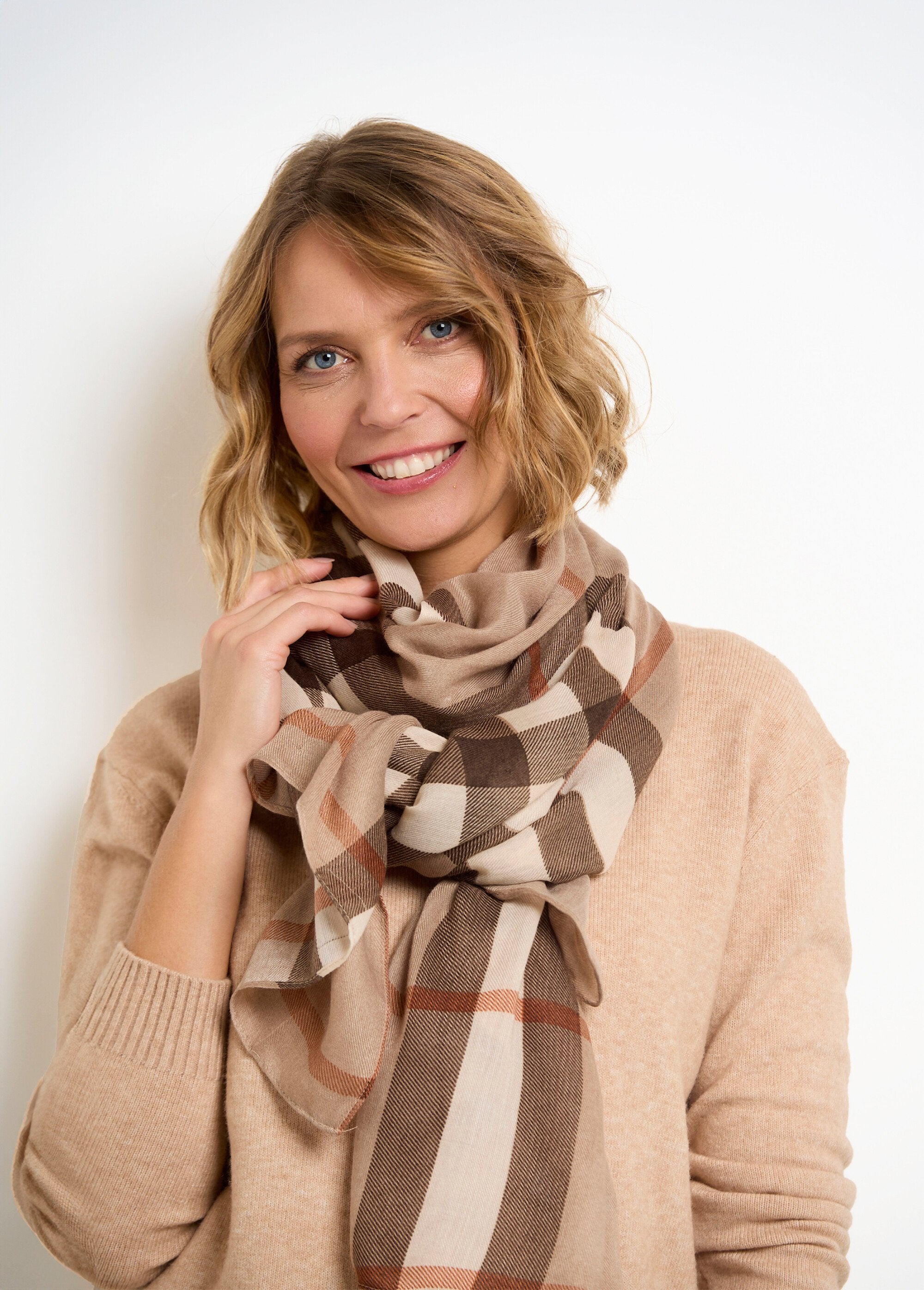 Foulard_à_carreaux_style_écossais_Beige_DE1_slim