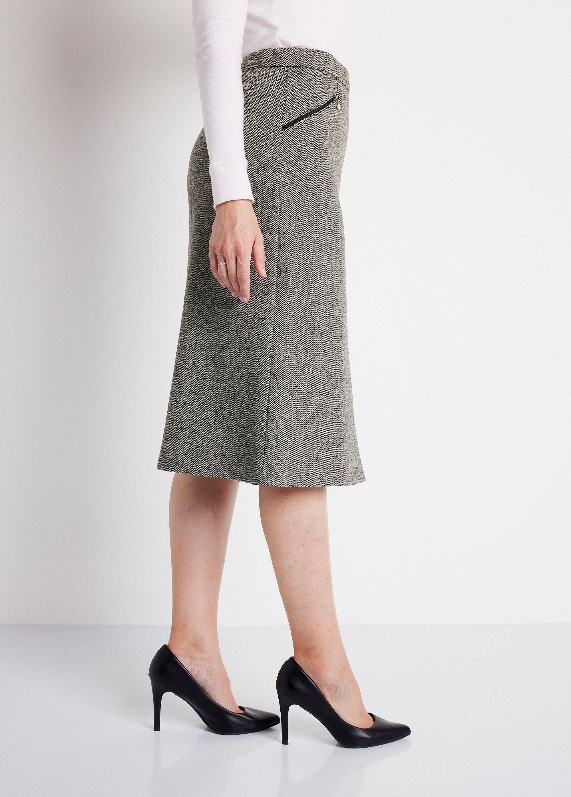 Herringbone_or_heather_skirt_length_65_cm_with_wool_Gray_chevrons_DR1_slim