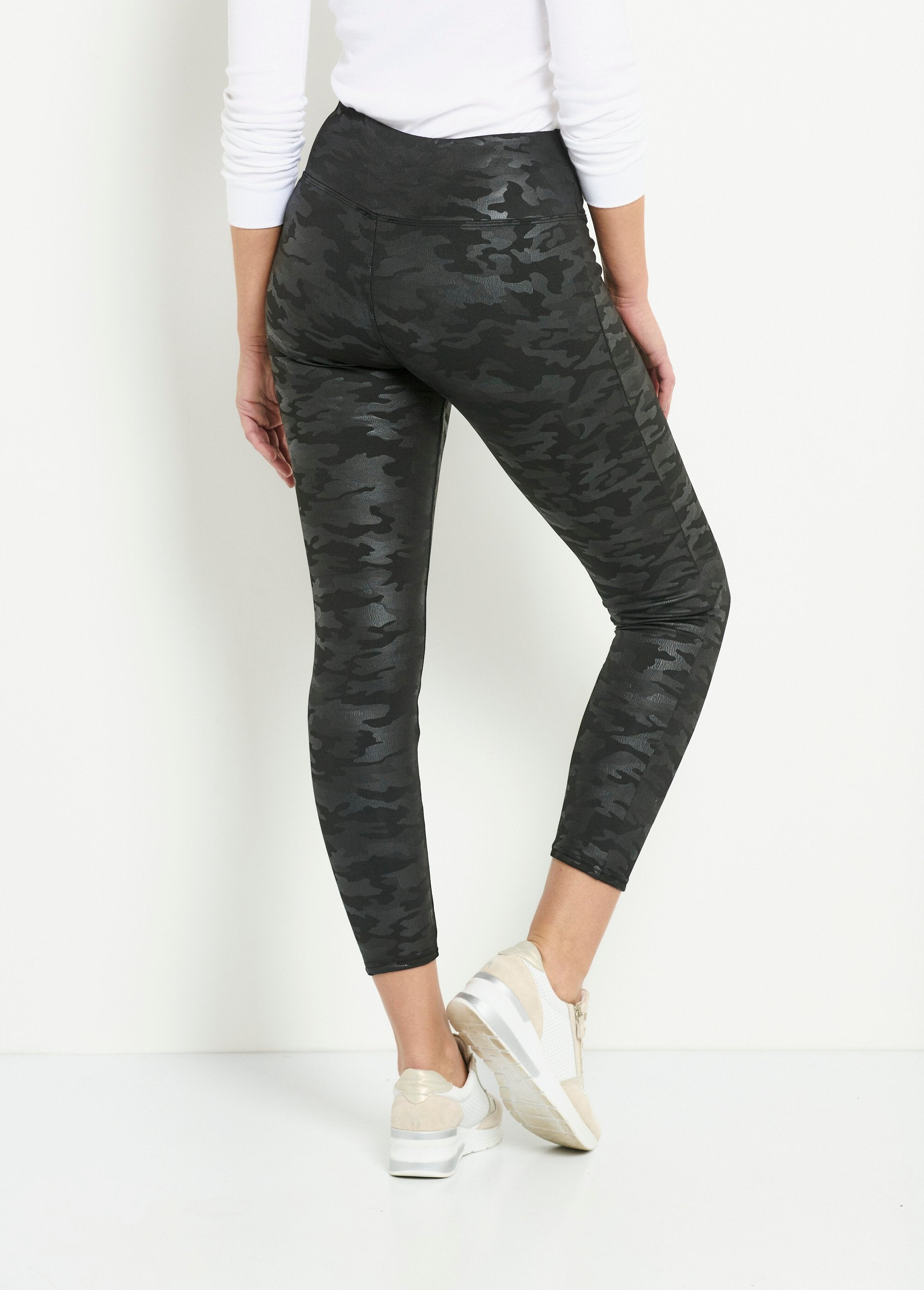 Camouflage_print_sports_leggings_Black_DO1_slim