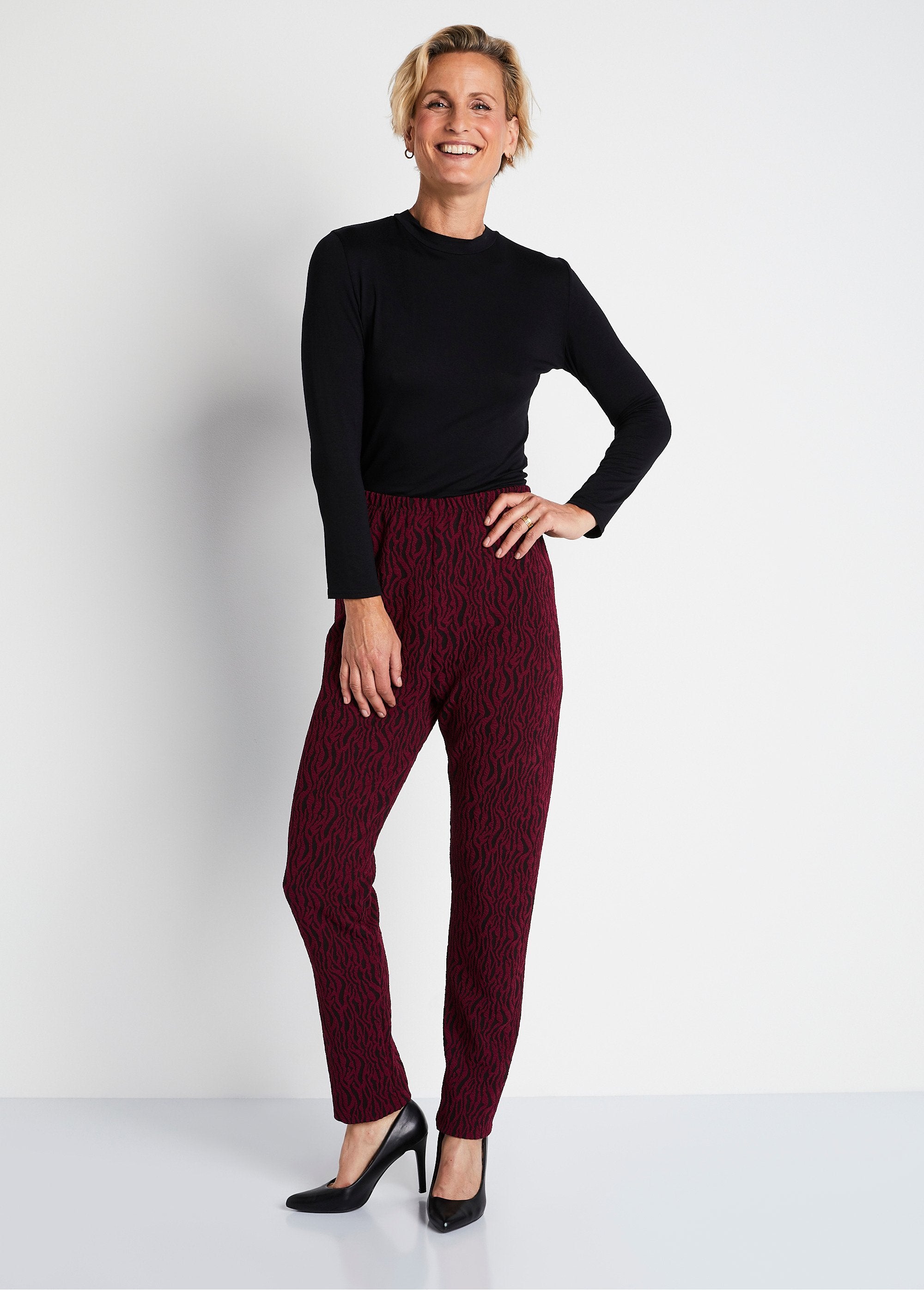 Jacquard_knit_elasticated_waist_leggings_Burgundy_zebra_SF1_slim