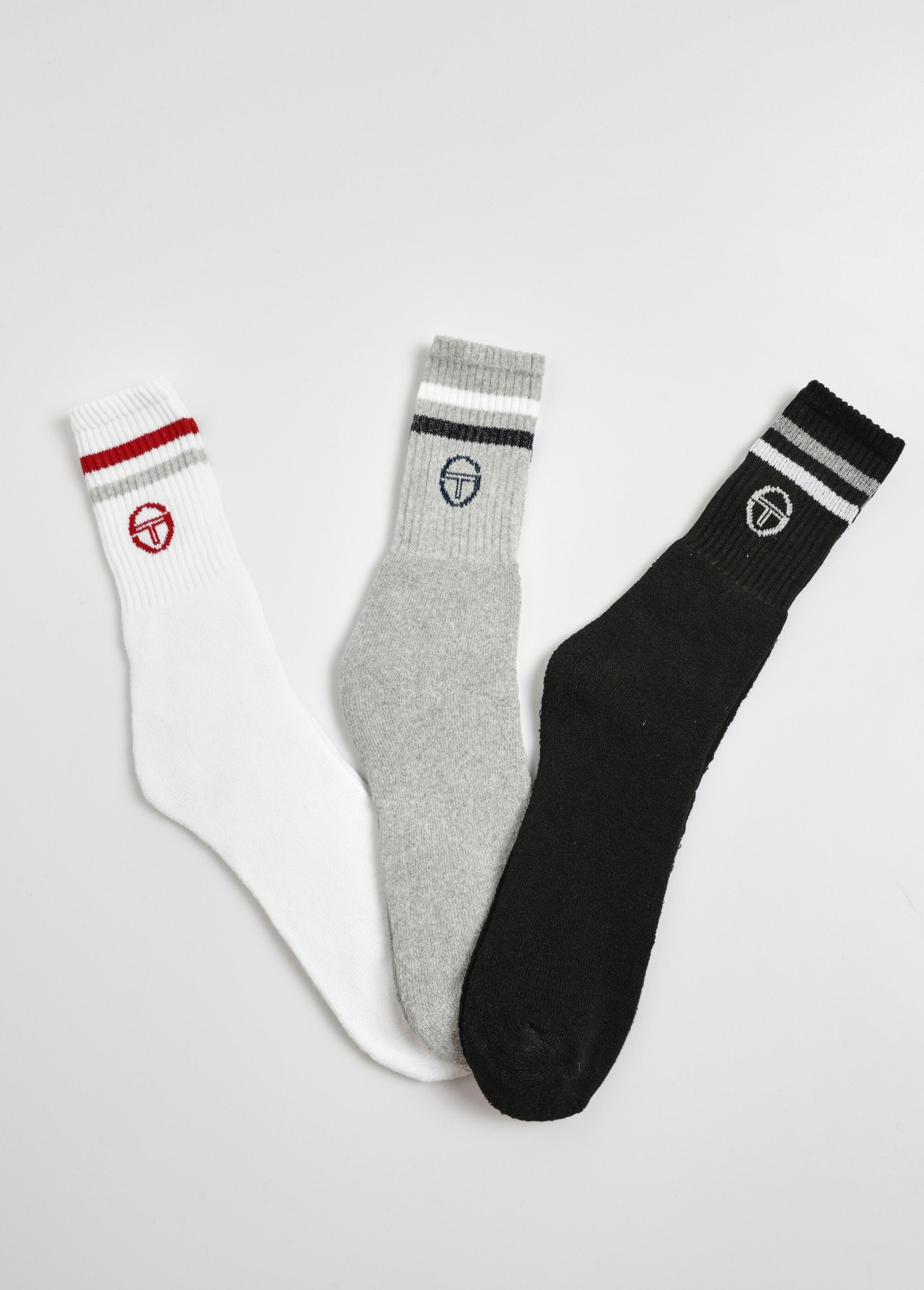 Pack_of_3_lined_sports_socks_Black_matching_FA1_slim