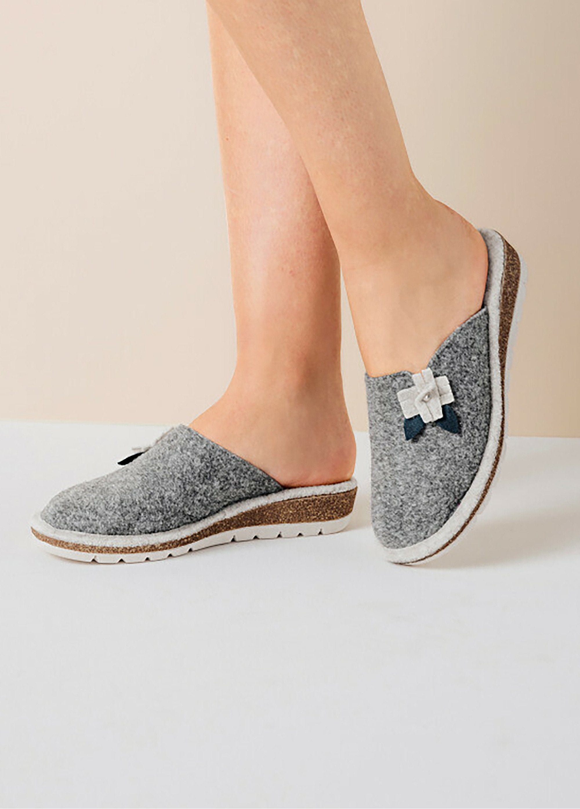 Felt_mules_comfort_width_fancy_application_Gray_SF1_slim