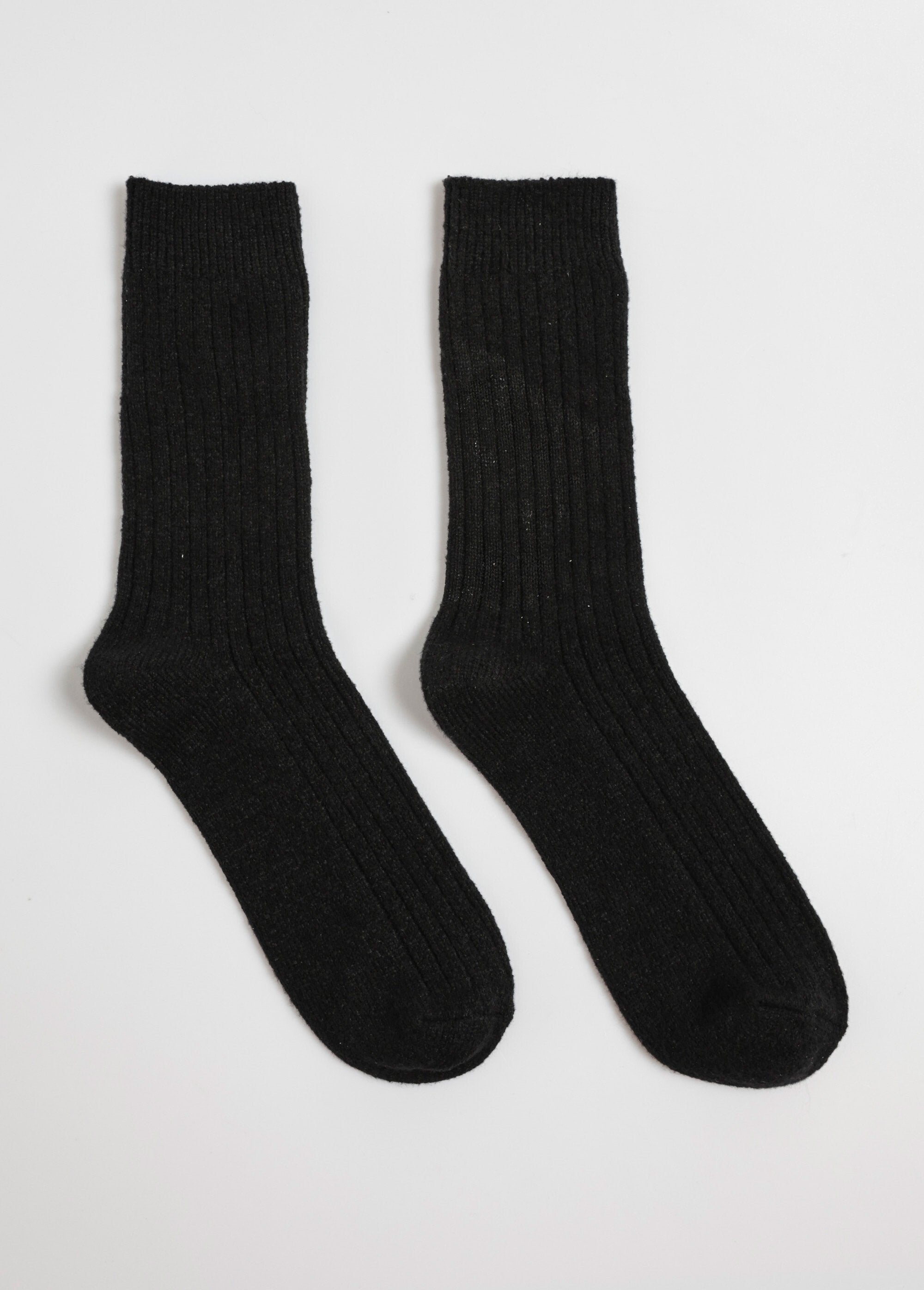 Pair_of_warm_and_soft_socks_Black_FA1_slim